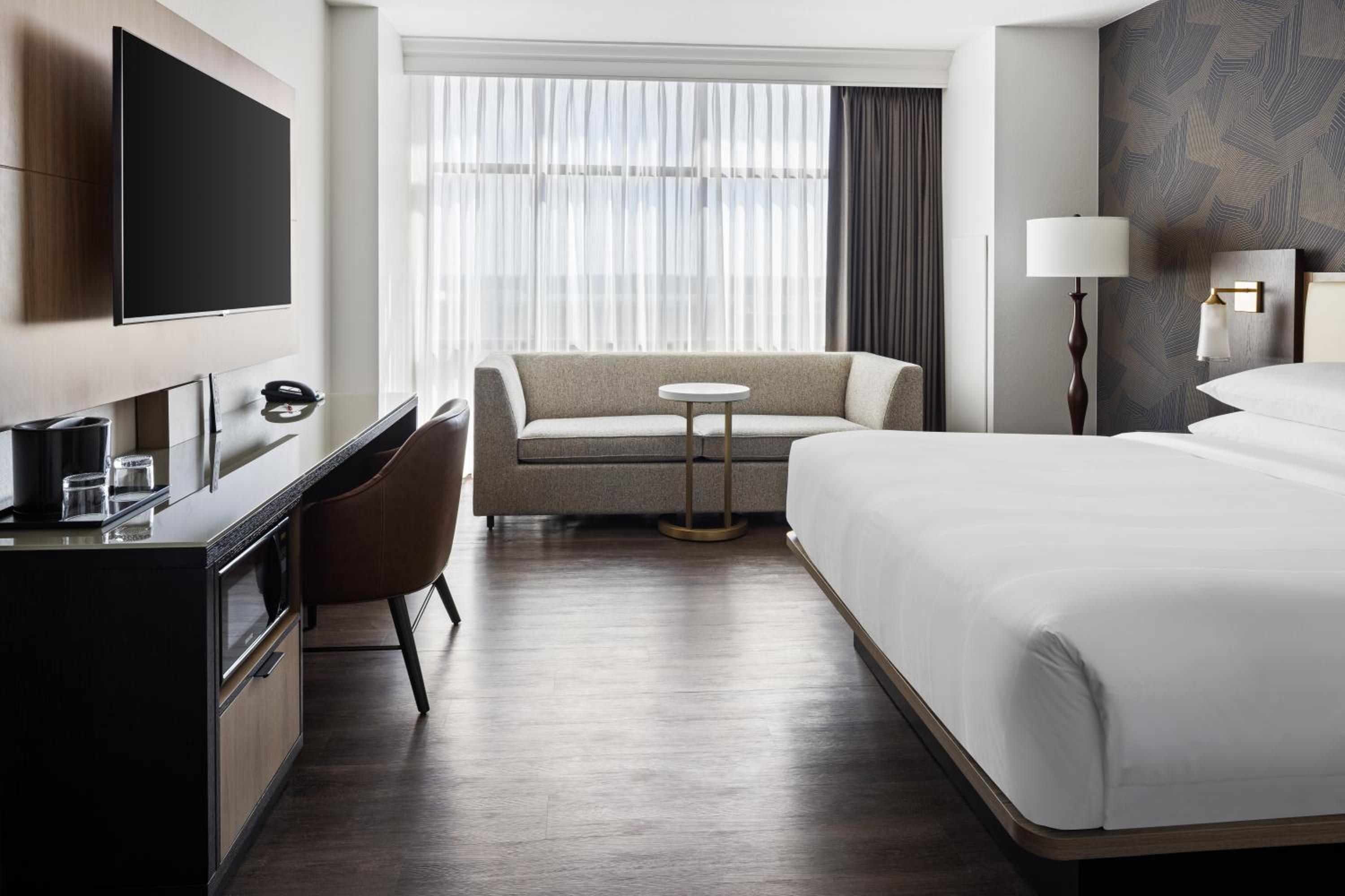 King Room - Hearing Accessible - Photo 3