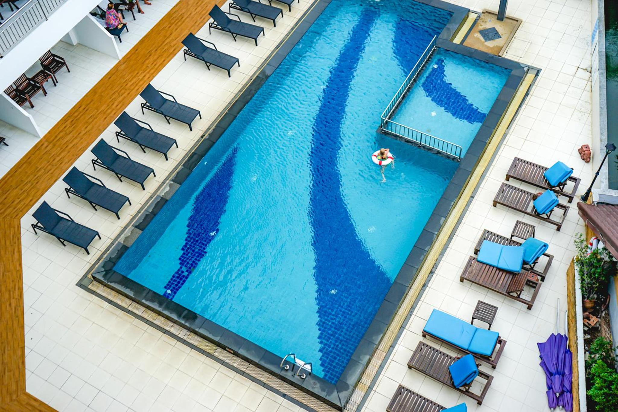 Superior Pool View - King