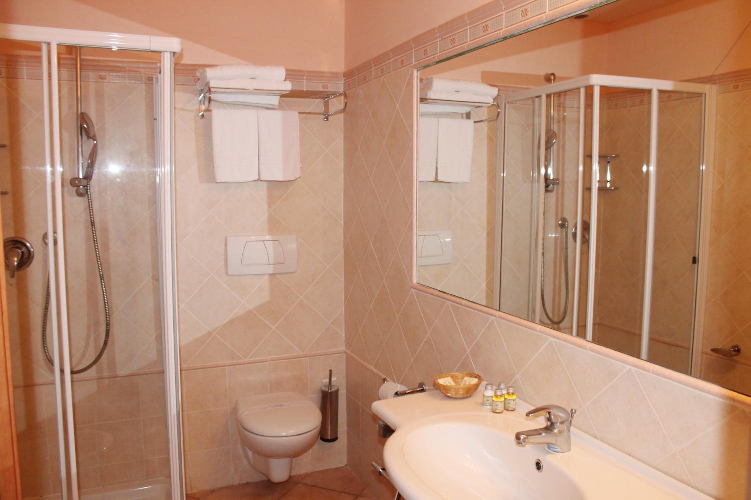 Classic Double Room - Photo 7