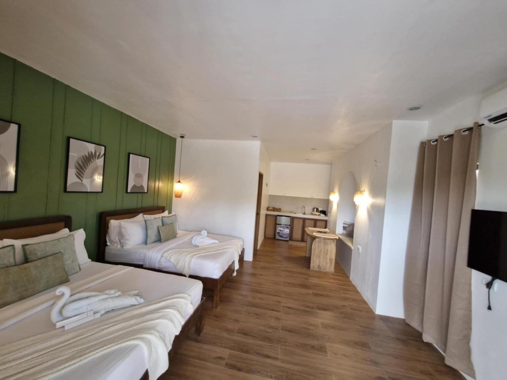 Quadruple Room - Photo 7