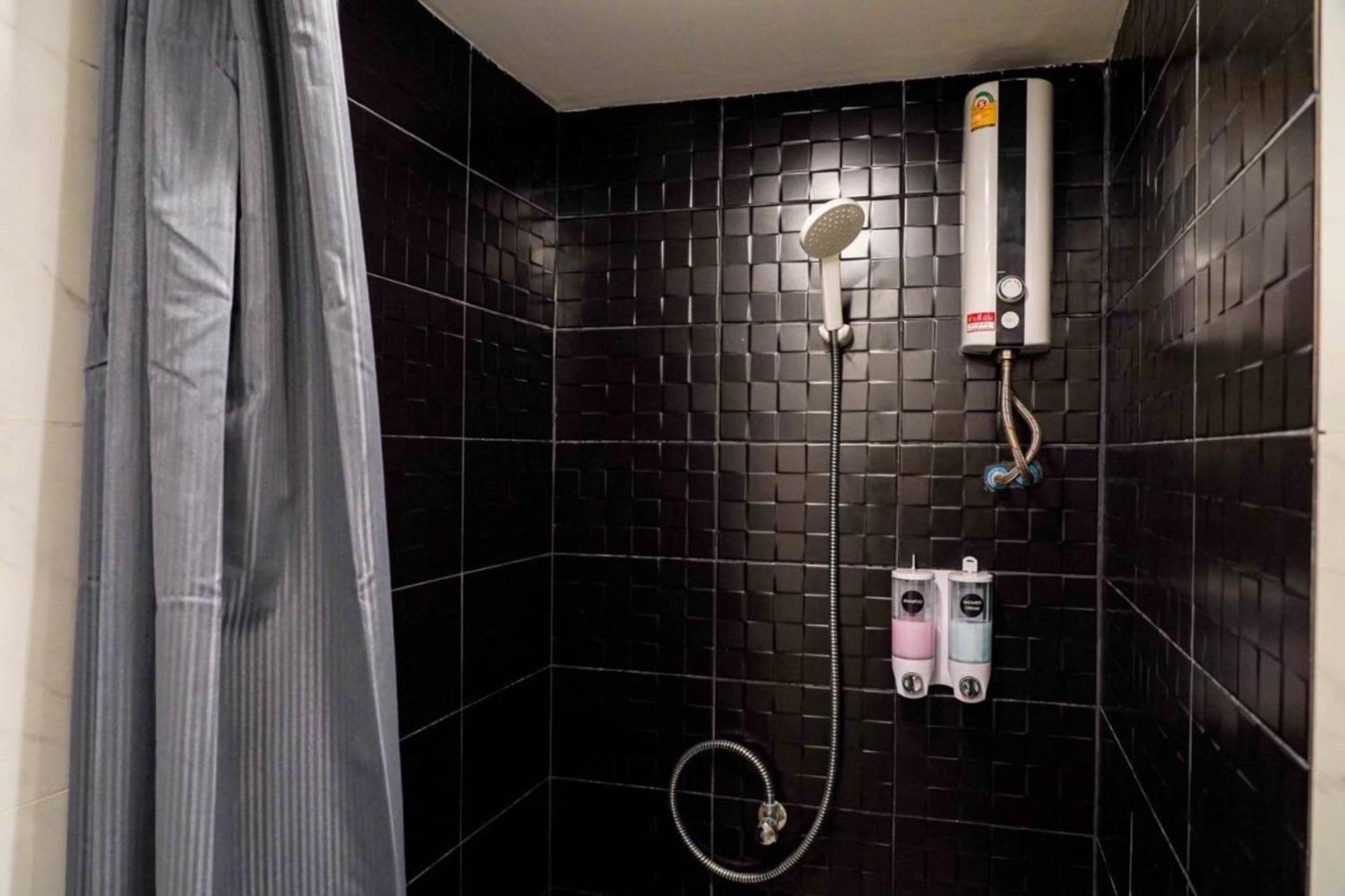 Twin Room with Shared Bathroom photo 3