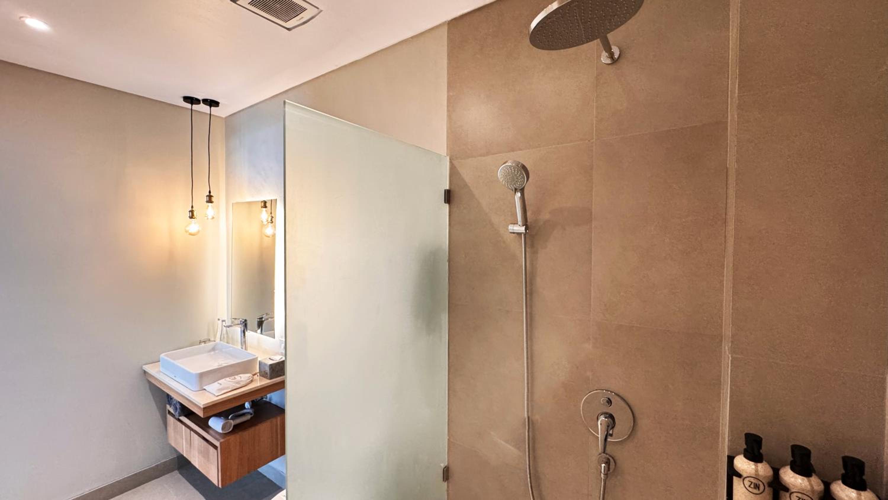 Deluxe Room Pool Access