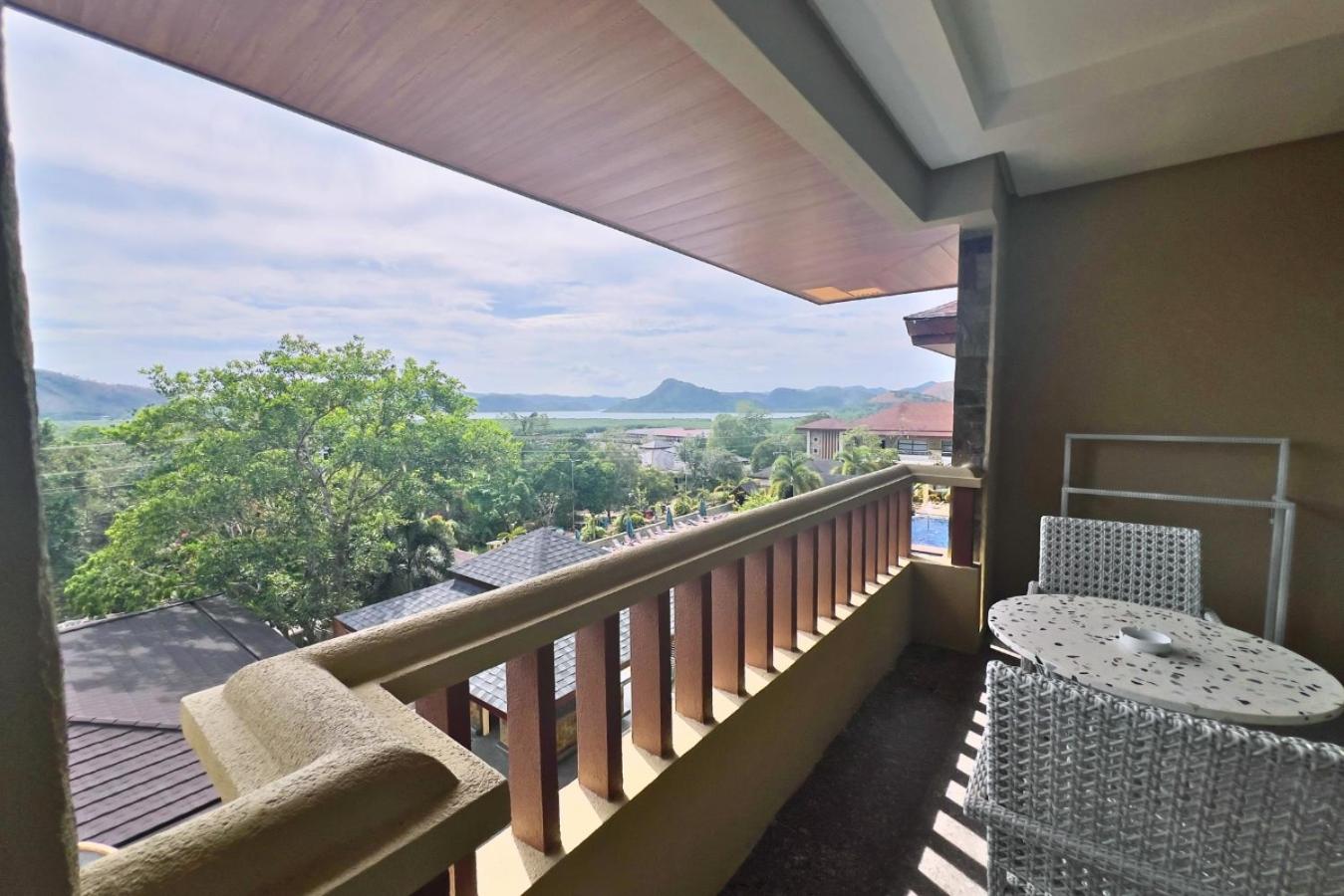 East Wing Grand Premier