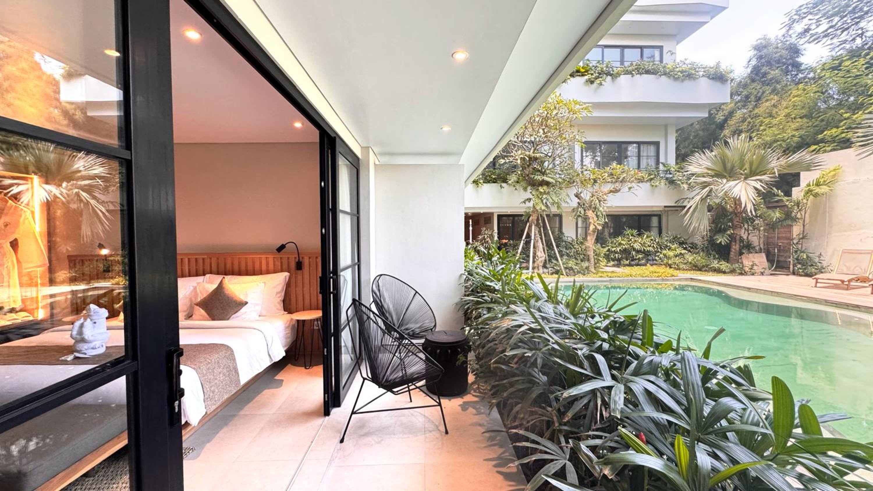 Deluxe Room Pool Access