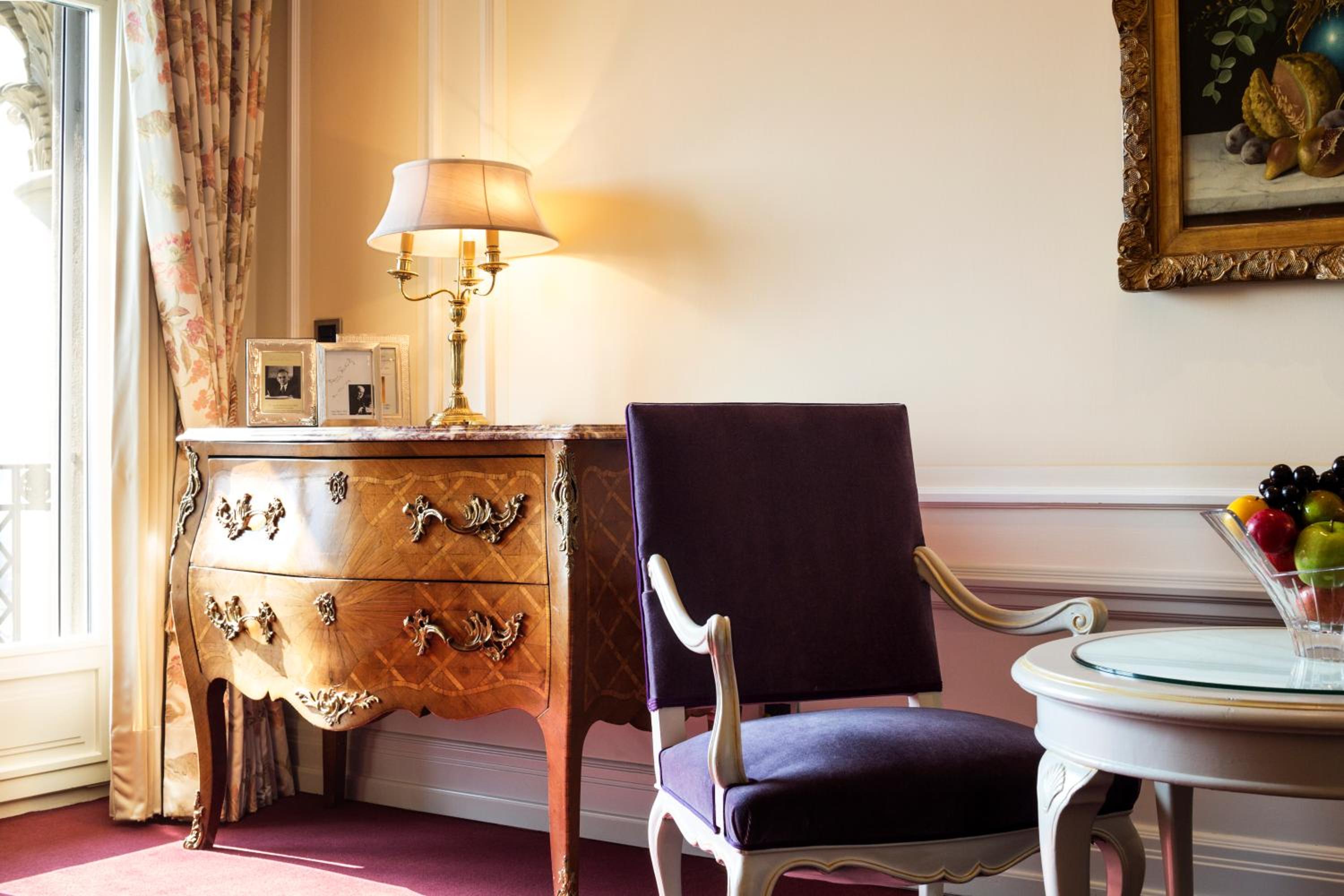 Suite - Photo 1