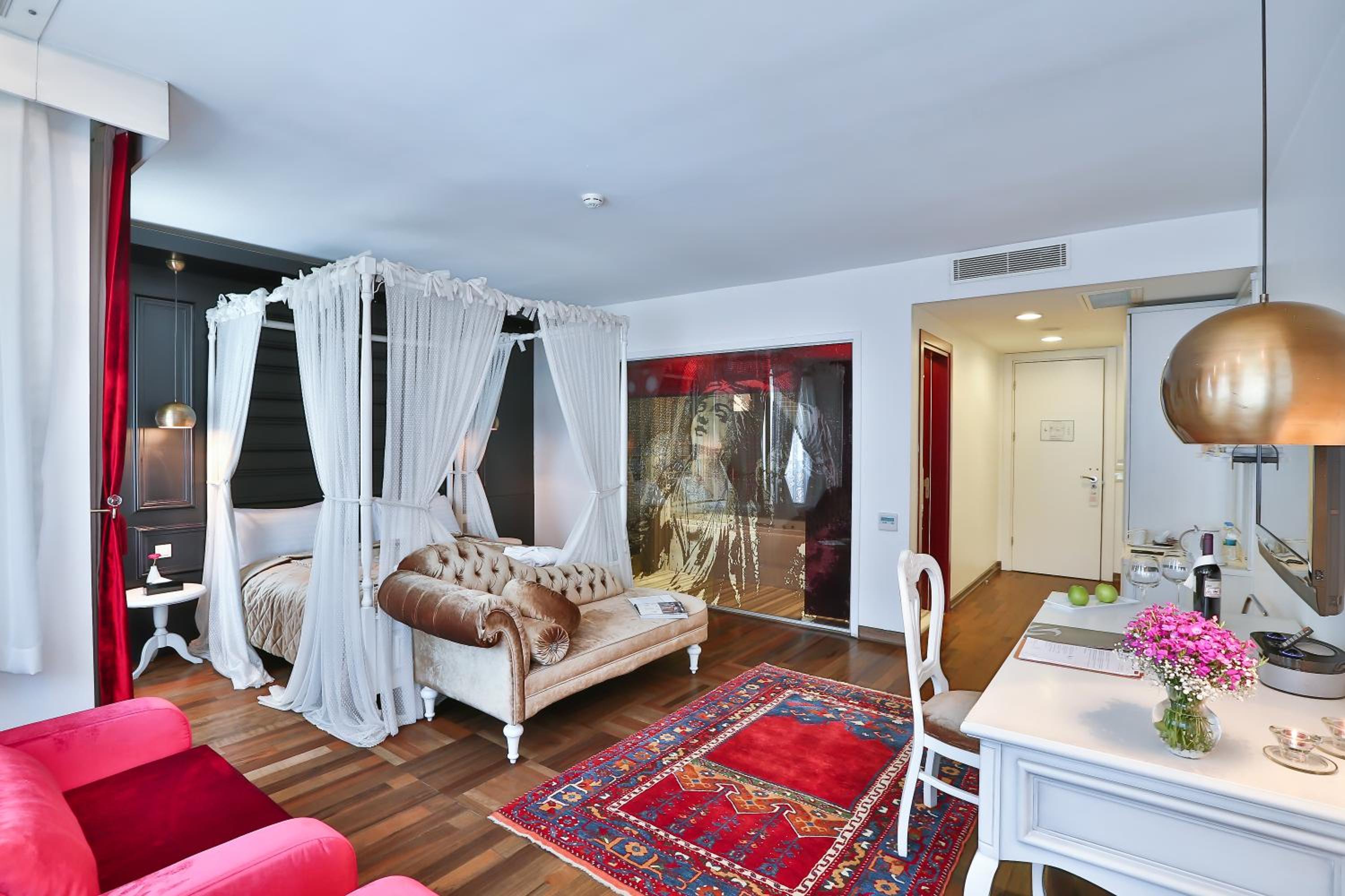 King Suite with Bath Tub