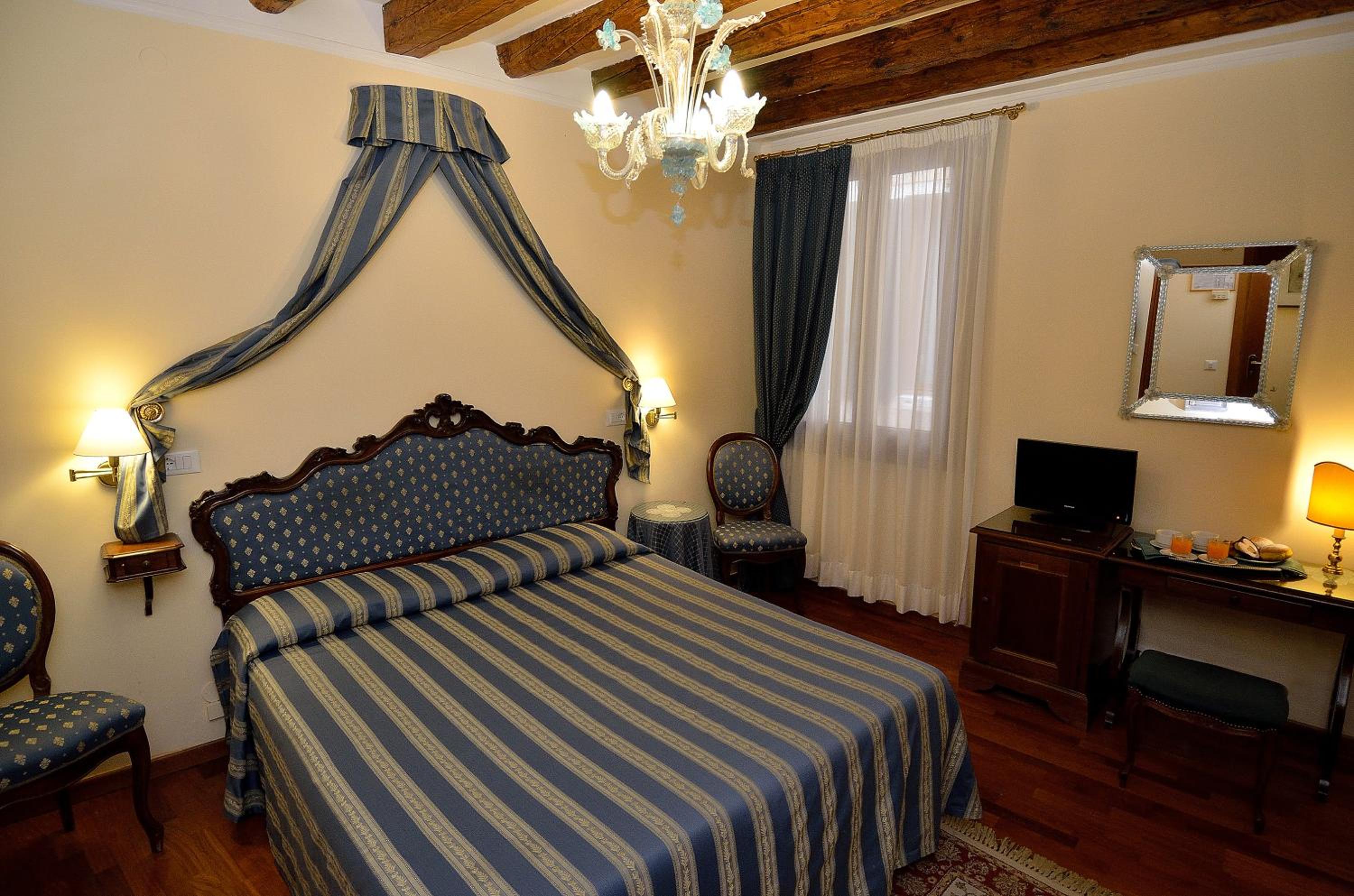 Double or Twin Room photo 3