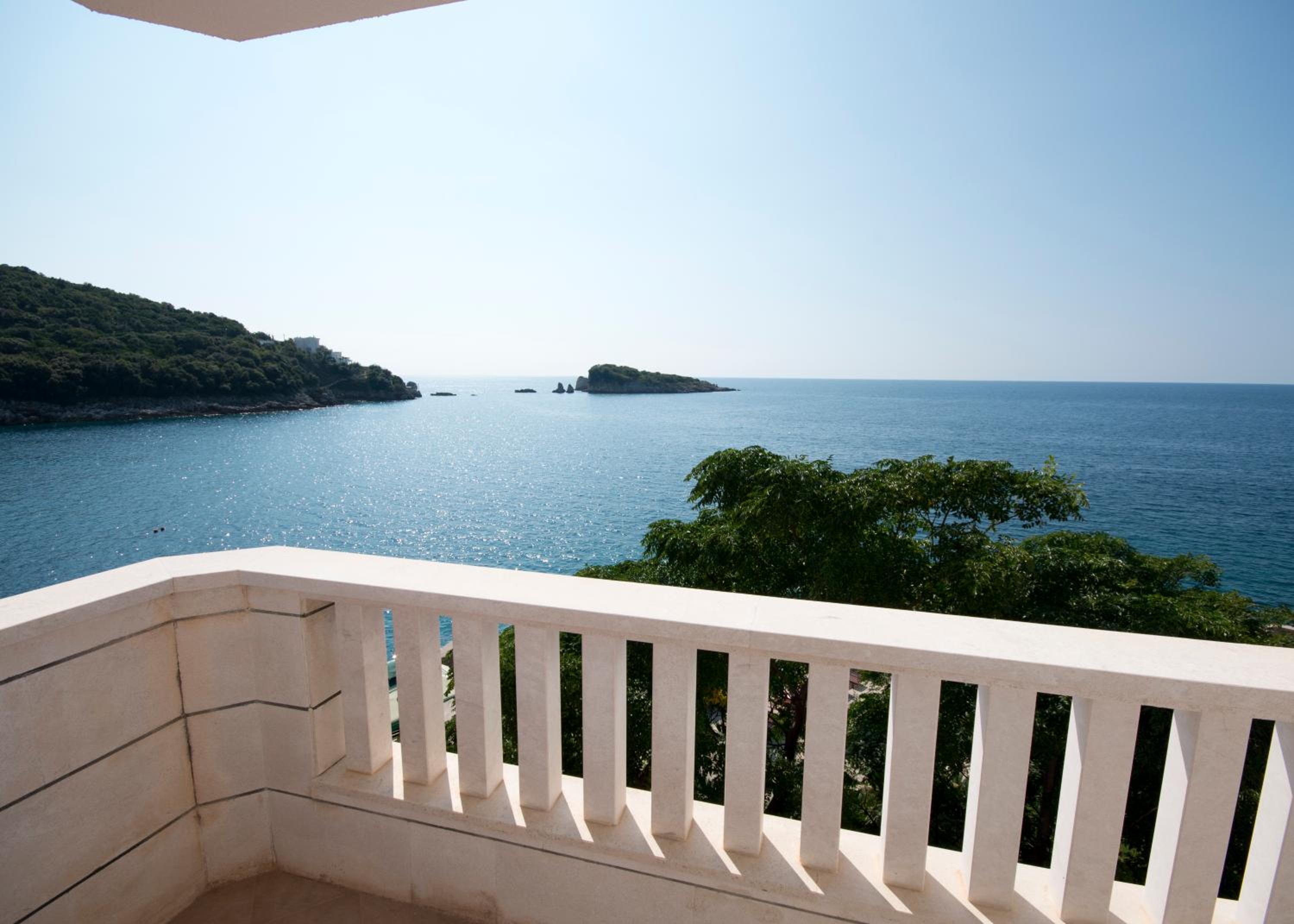 Double Room with Balcony and Sea View - Photo 6