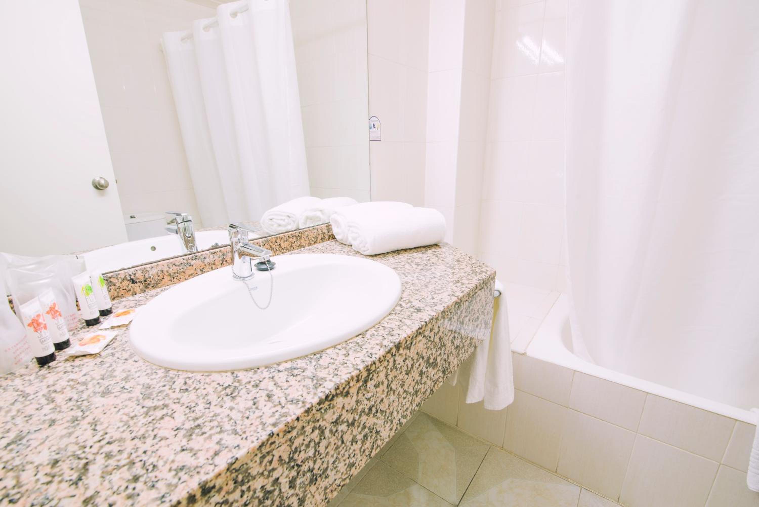 Premium Double Room with Sea View thumbnail 6