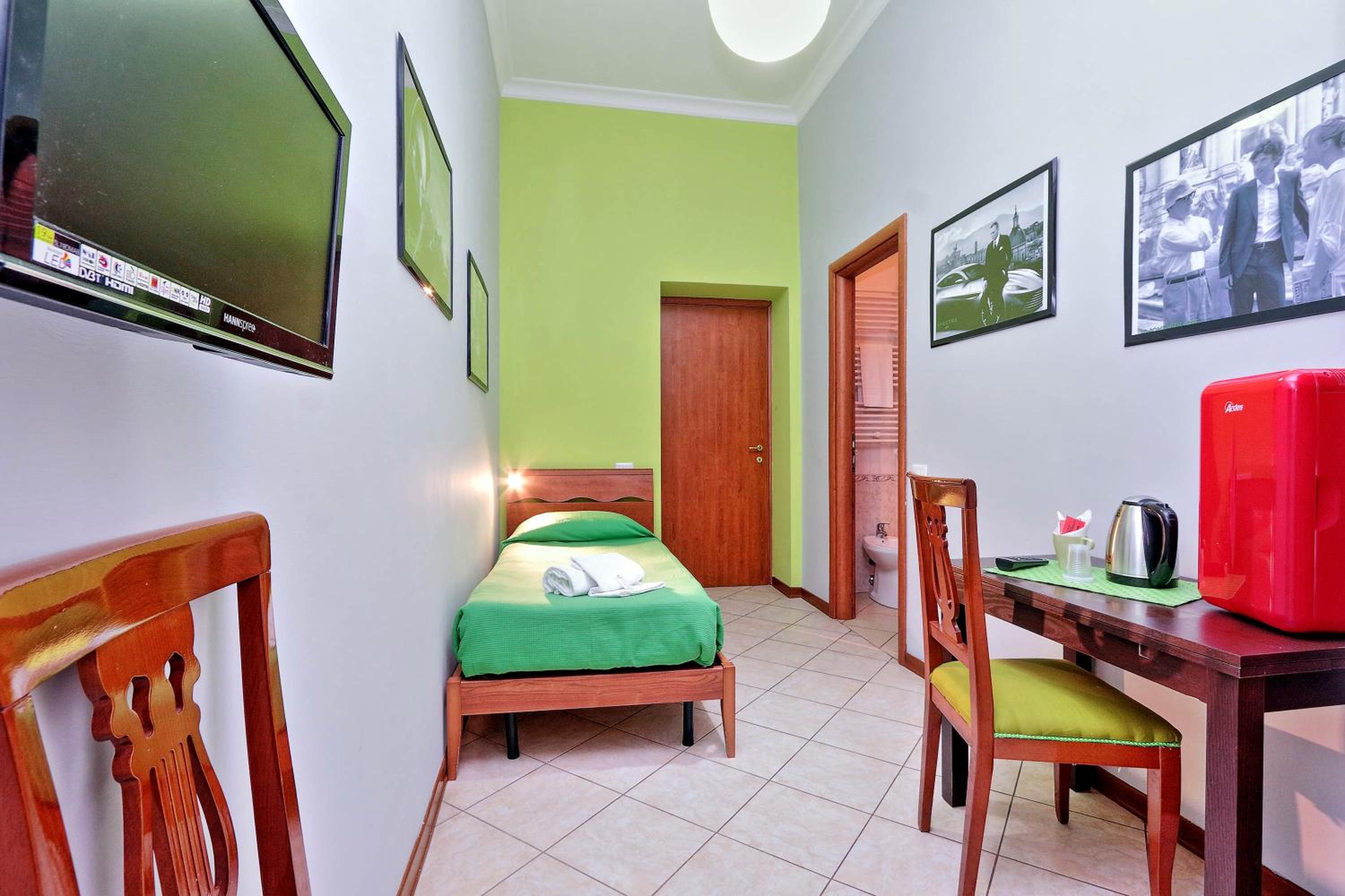 Single Room photo 3