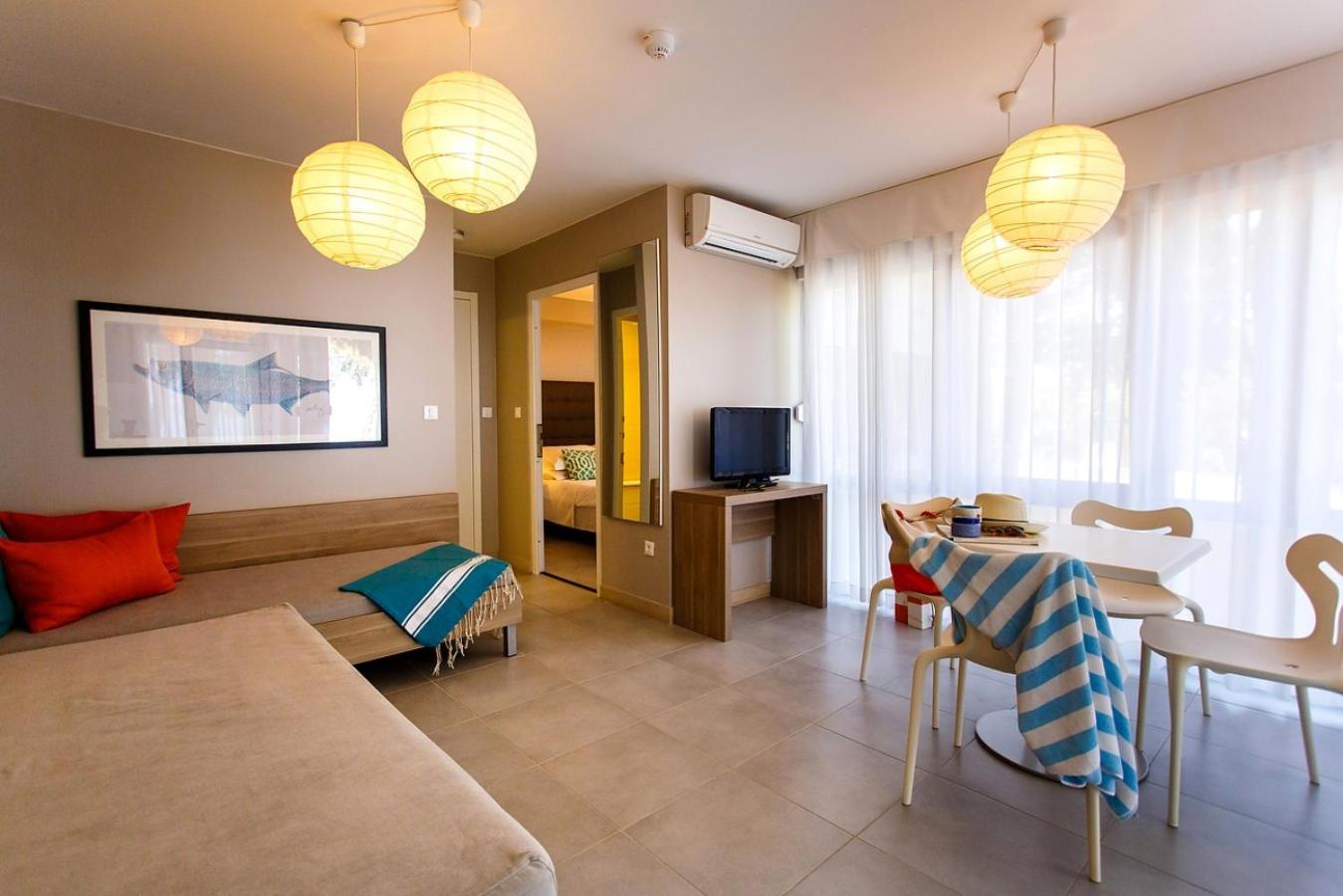 One-Bedroom Apartment Beachfront