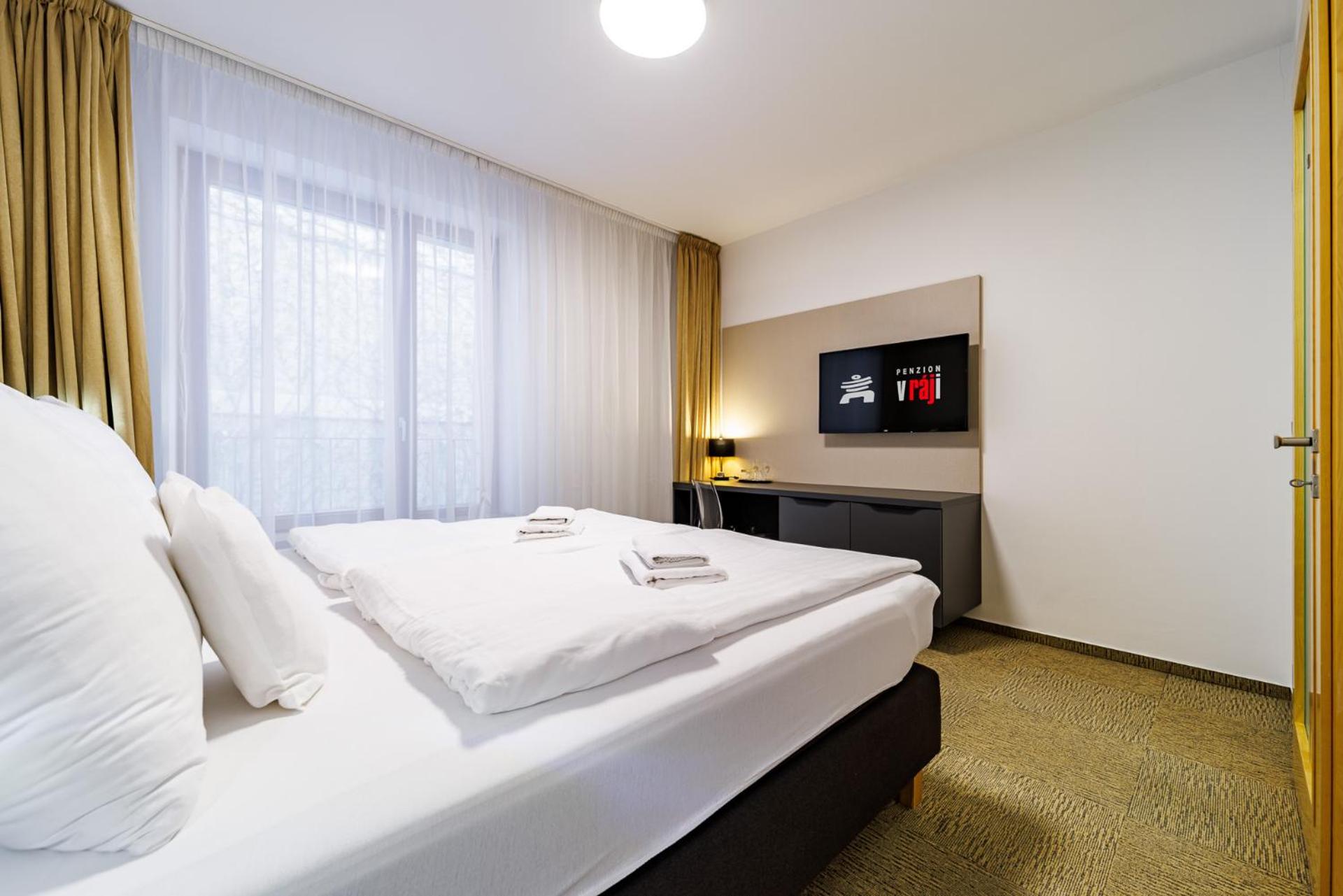 Deluxe Double Room with Shower - Photo 5