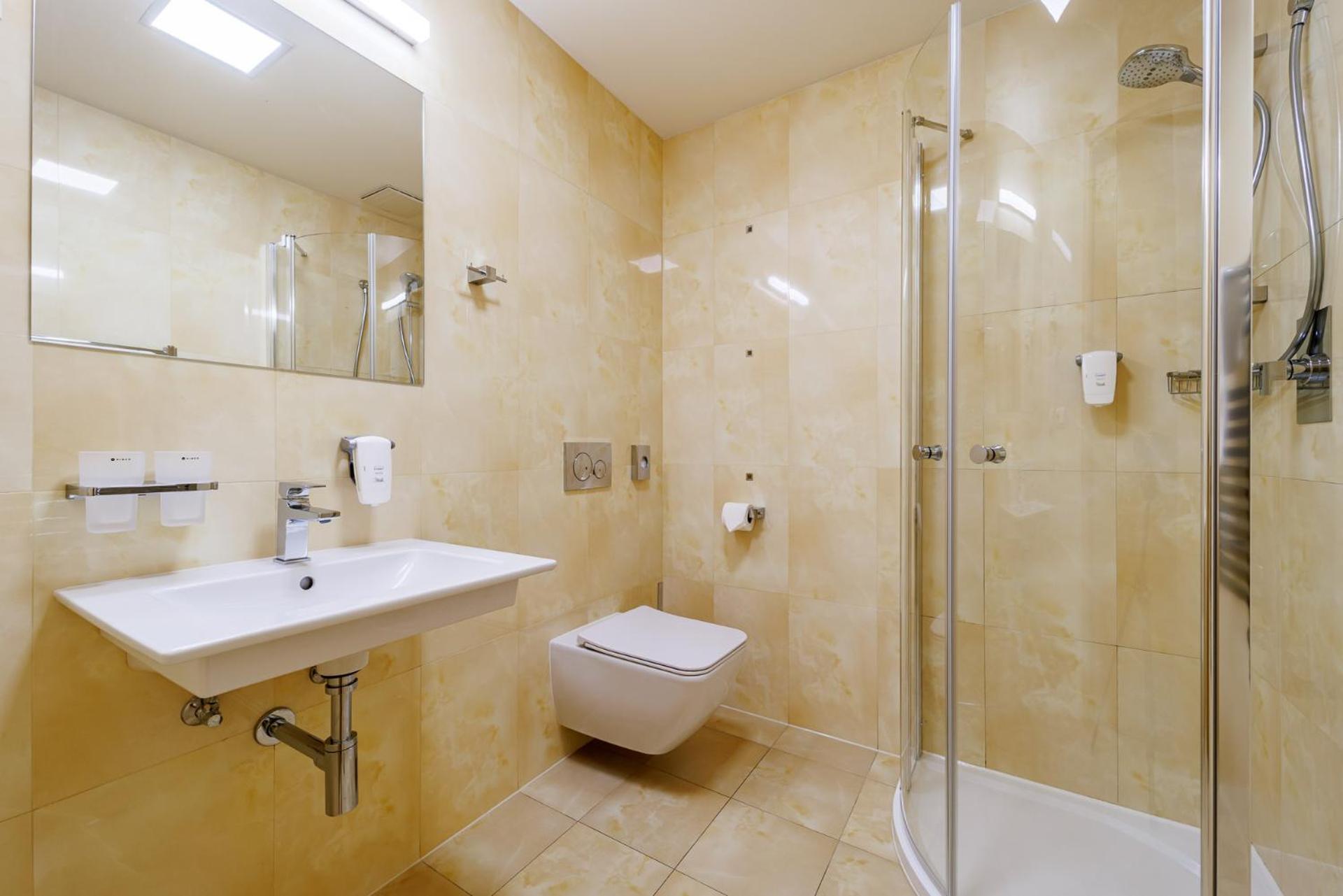 Deluxe Double Room with Shower - Photo 10