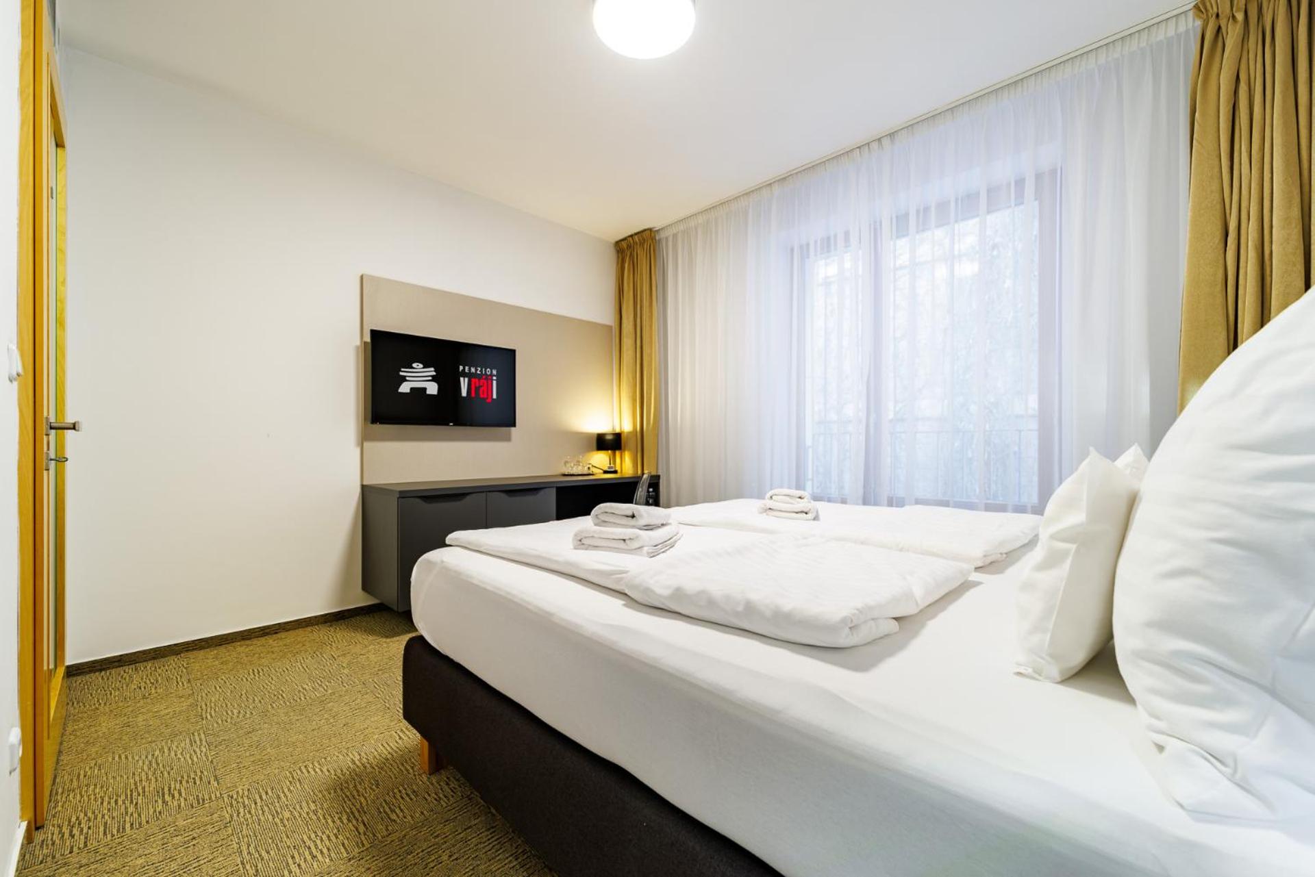 Deluxe Double Room with Shower - Photo 12