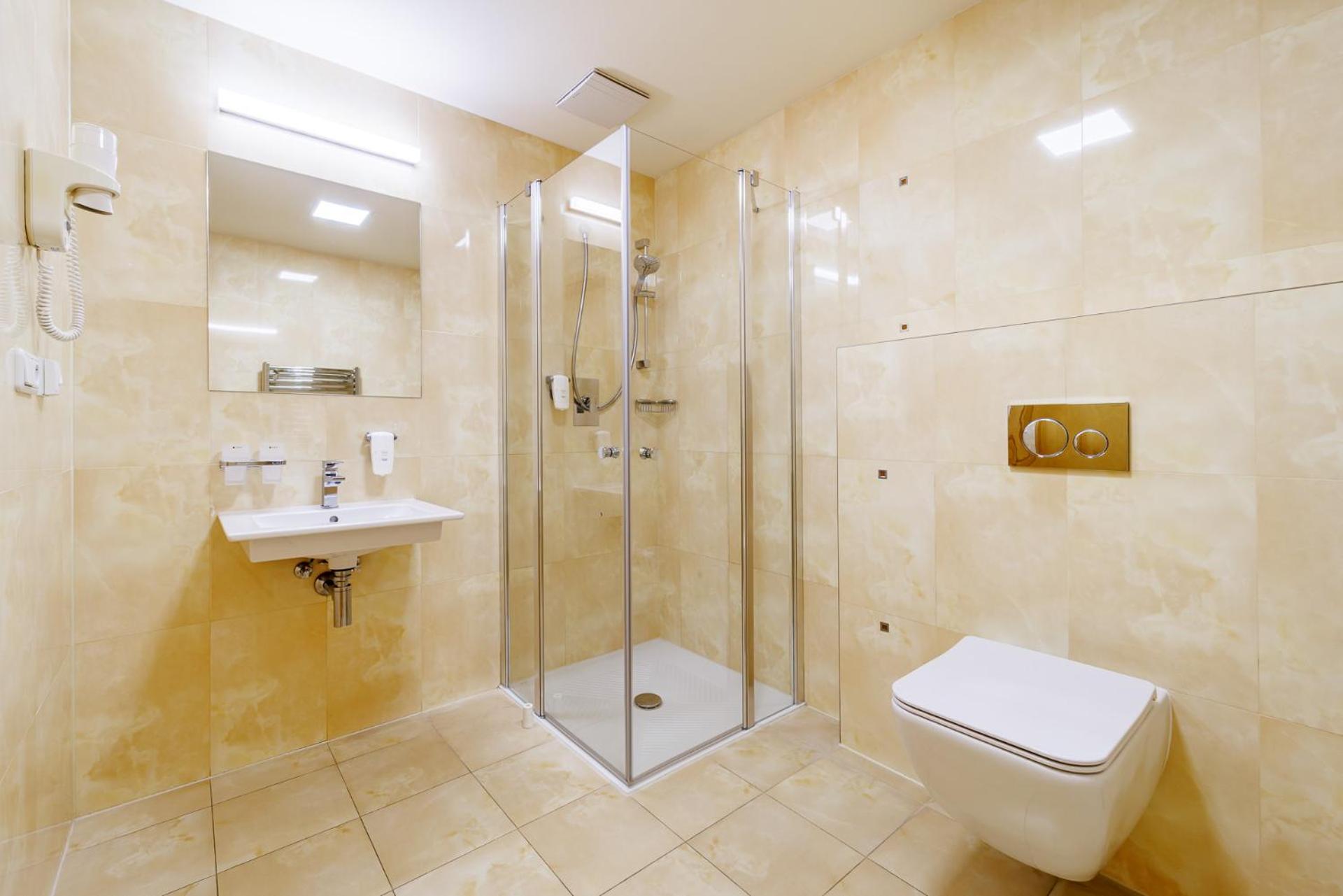 Deluxe Double Room with Shower - Photo 7