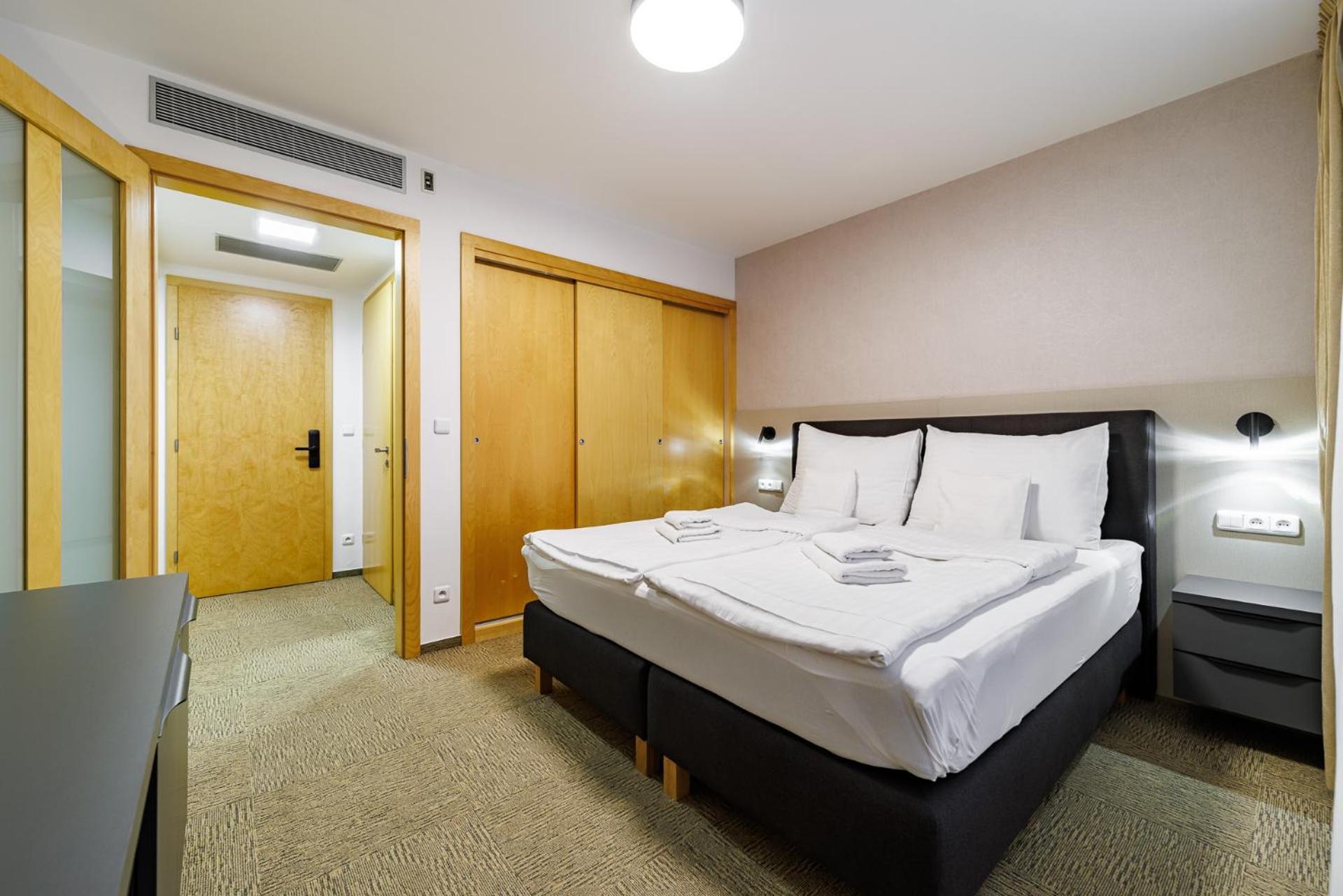 Deluxe Double Room with Shower - Photo 4