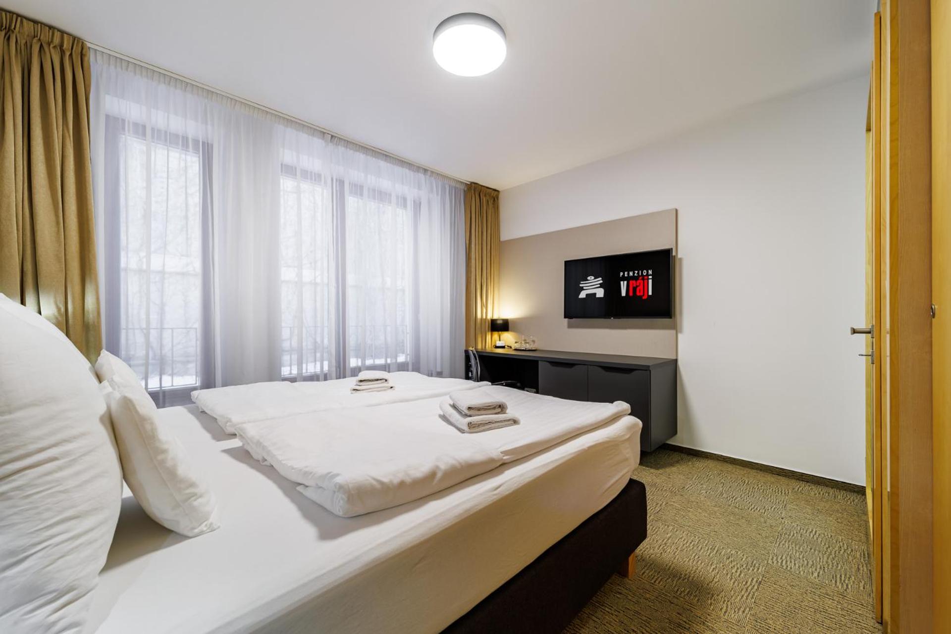 Deluxe Double Room with Shower - Photo 14
