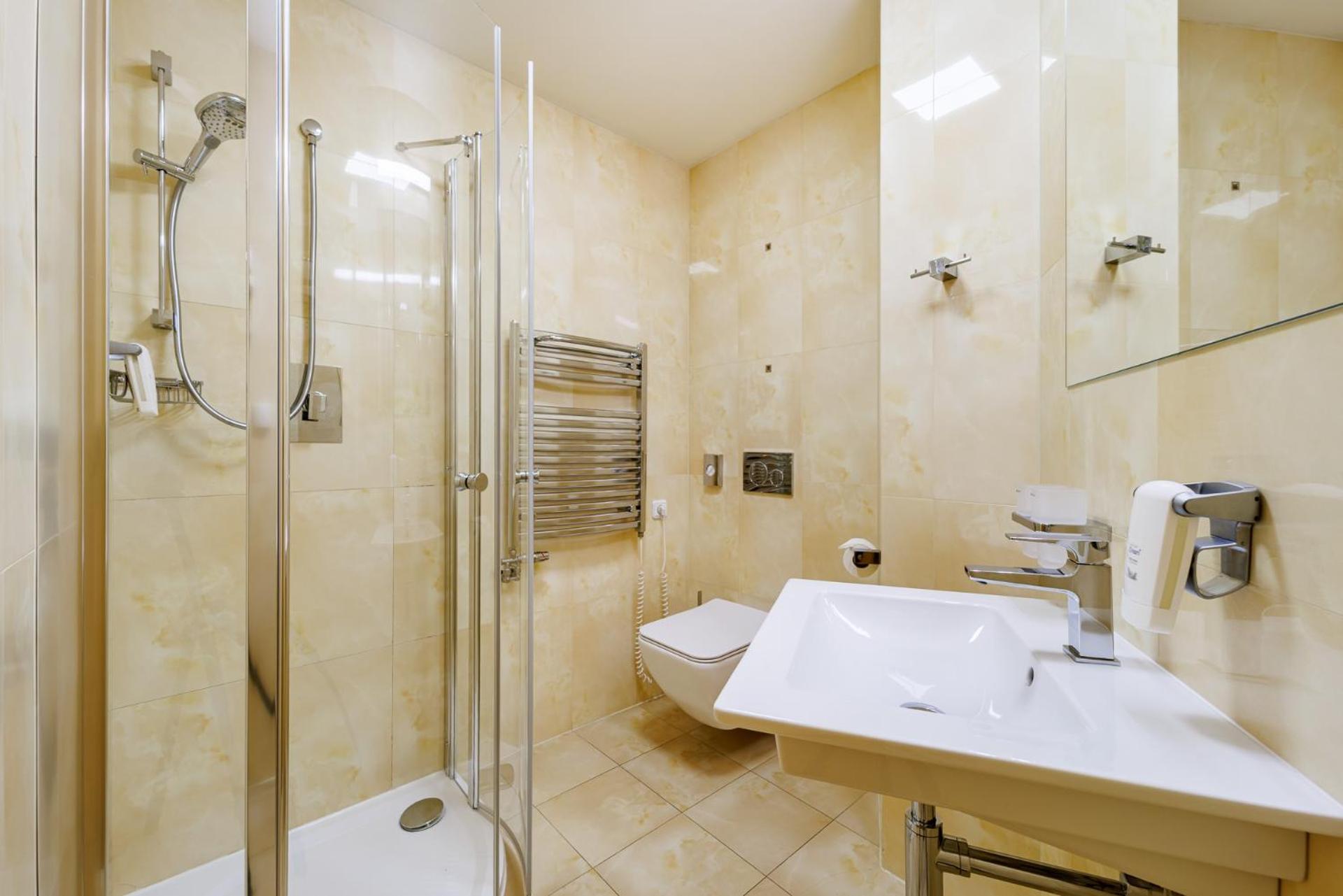 Deluxe Double Room with Shower - Photo 15