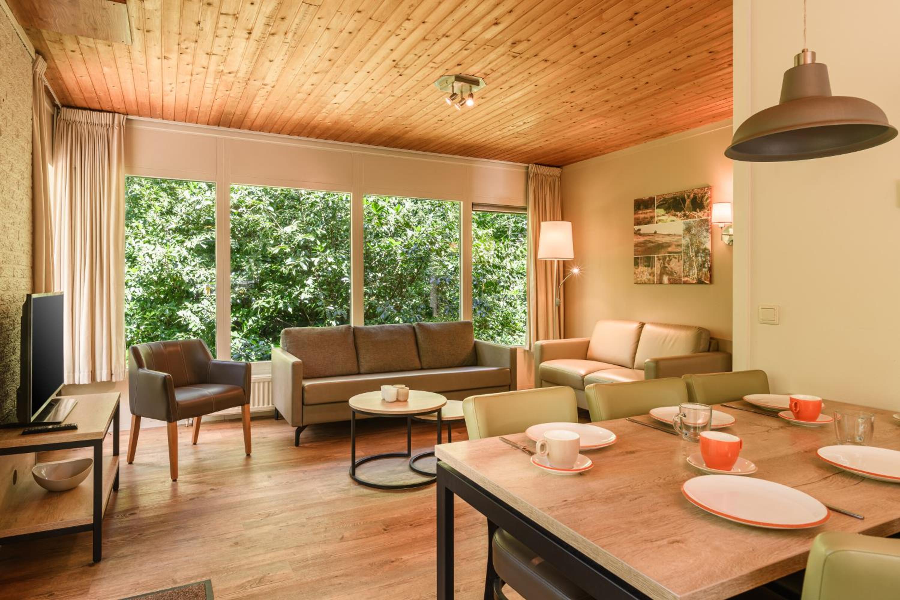 Superior Bungalow photo 1