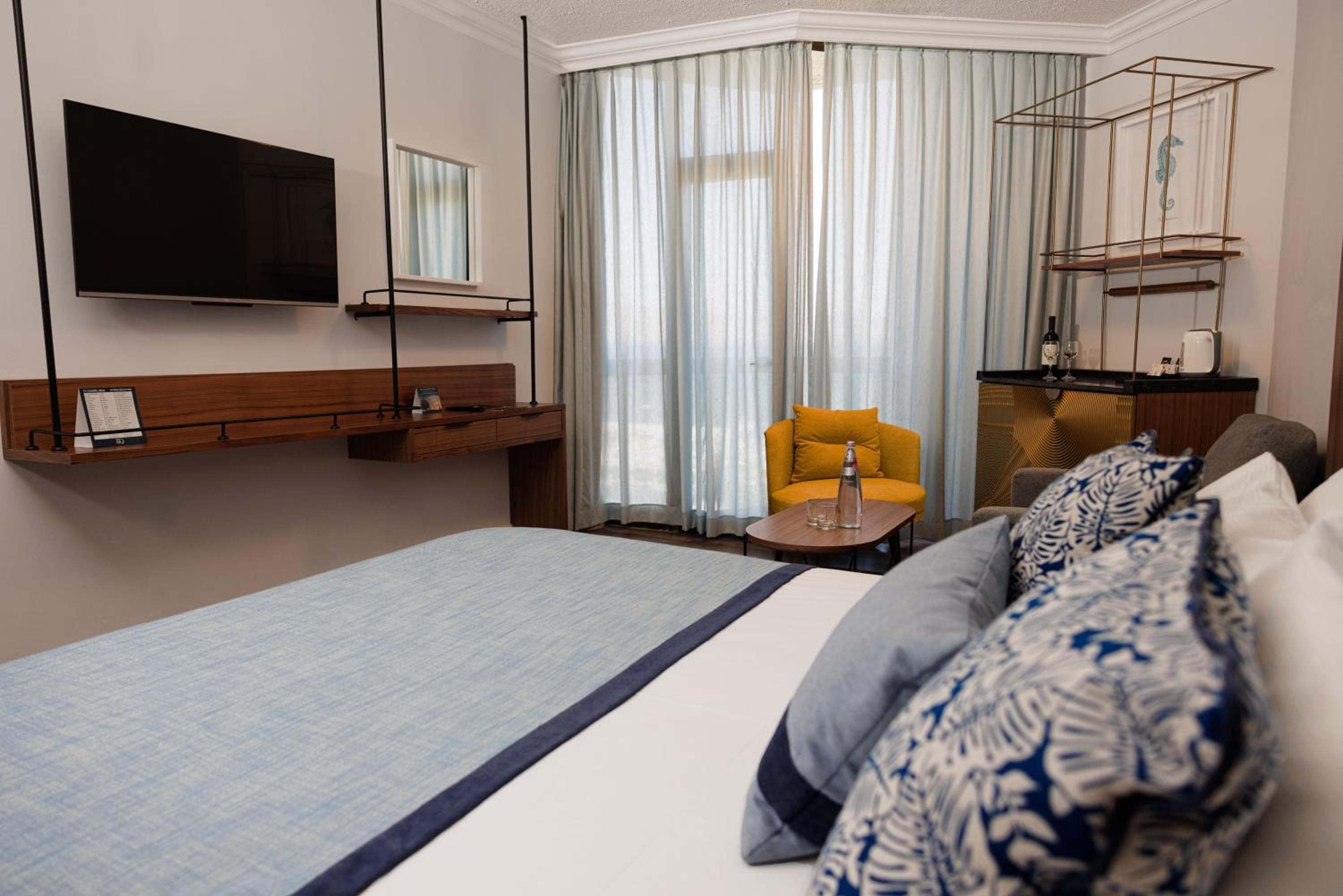 Deluxe Room with Sea View photo 2