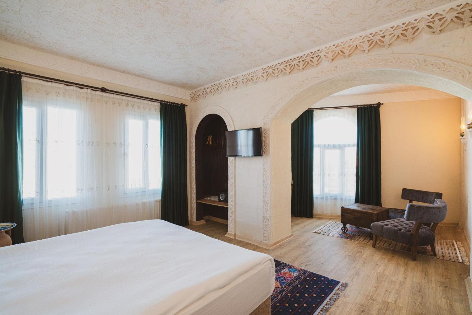 Deluxe Double or Twin Room photo 1