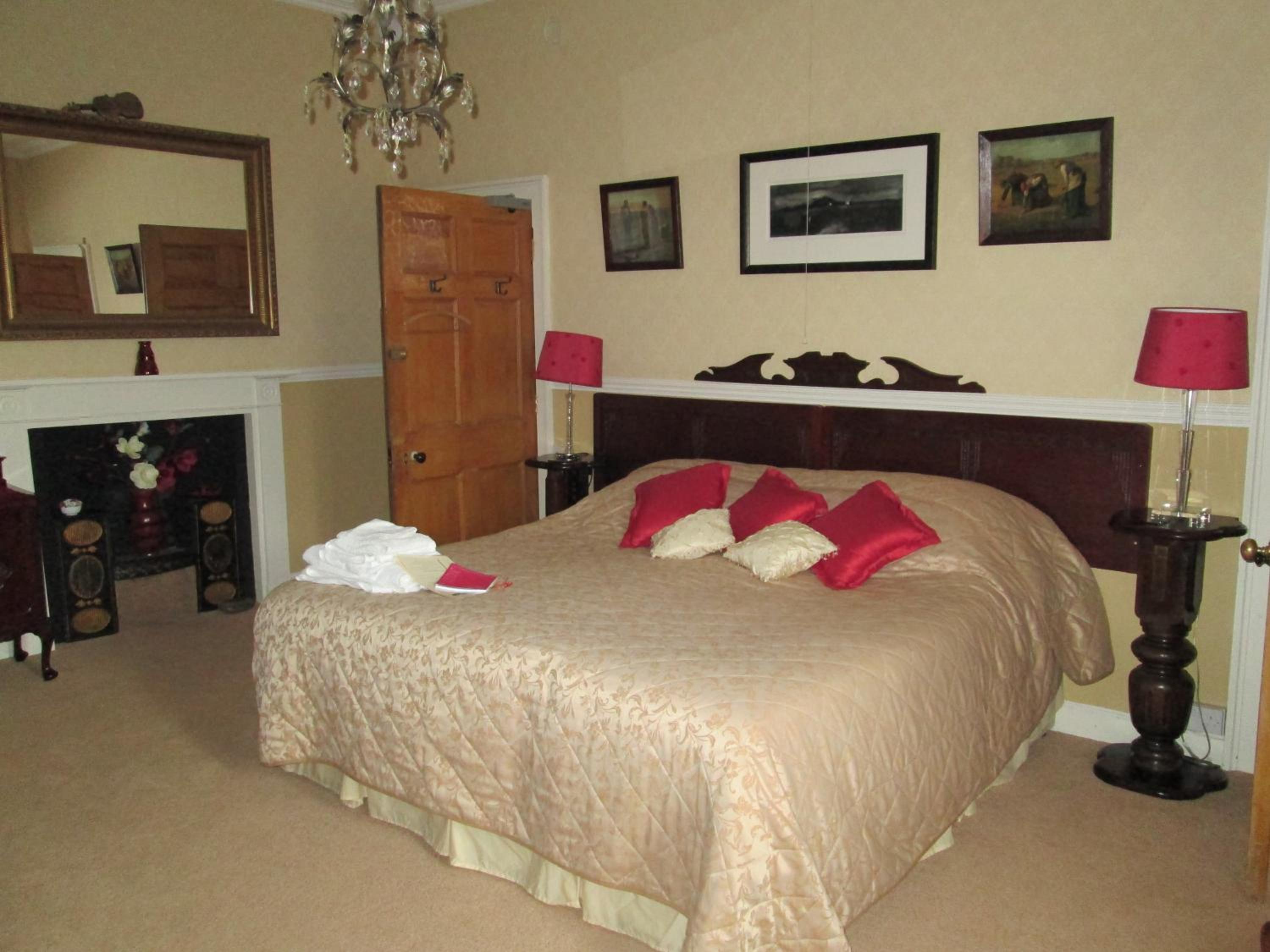 Deluxe Super King or Twin Room with Garden View photo 3