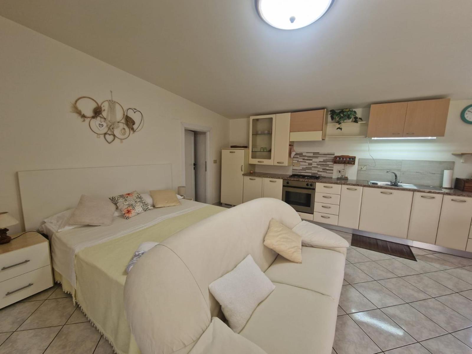 One-Bedroom House photo 1