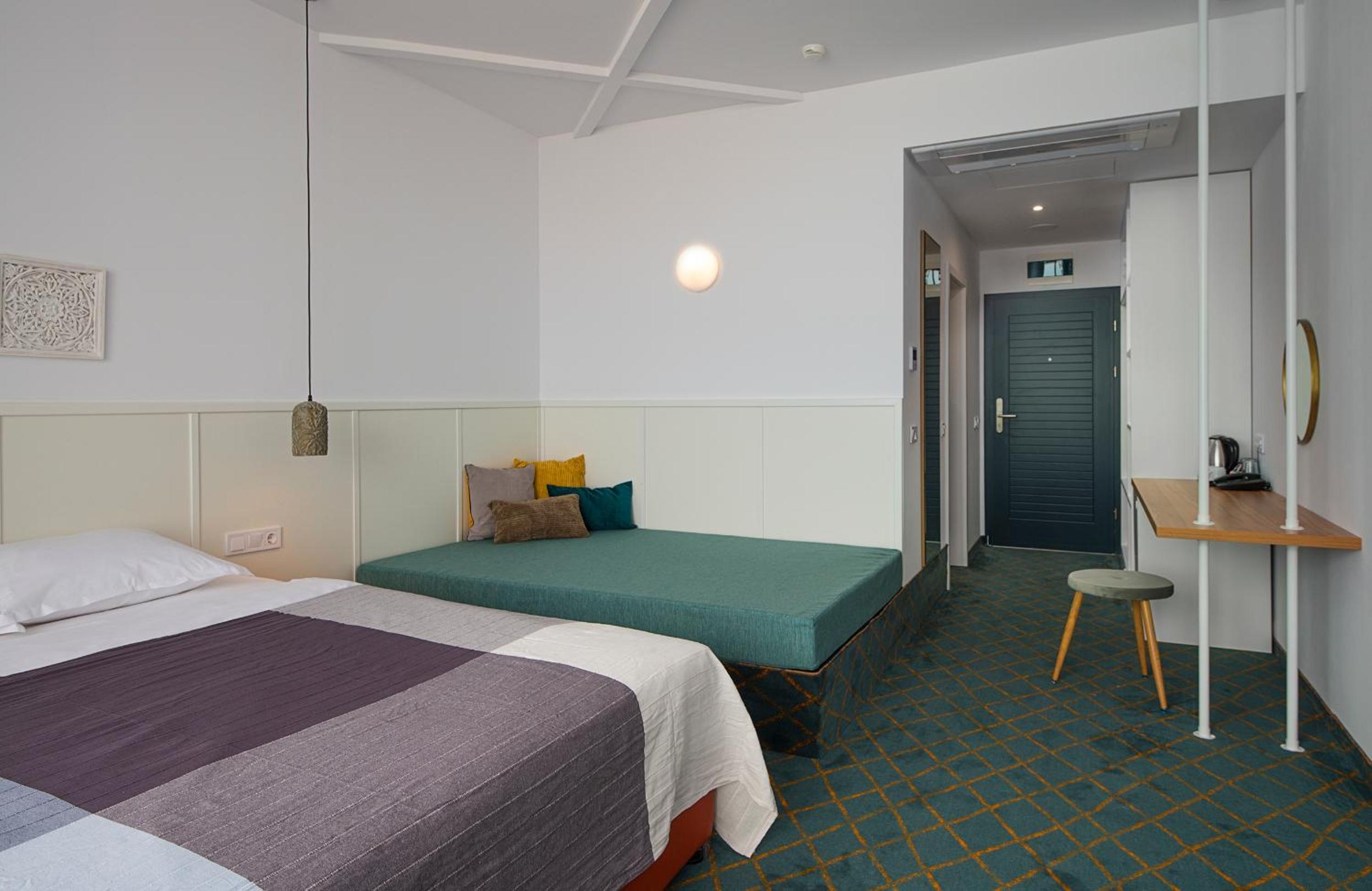Double Room With Garden View (3 adults)