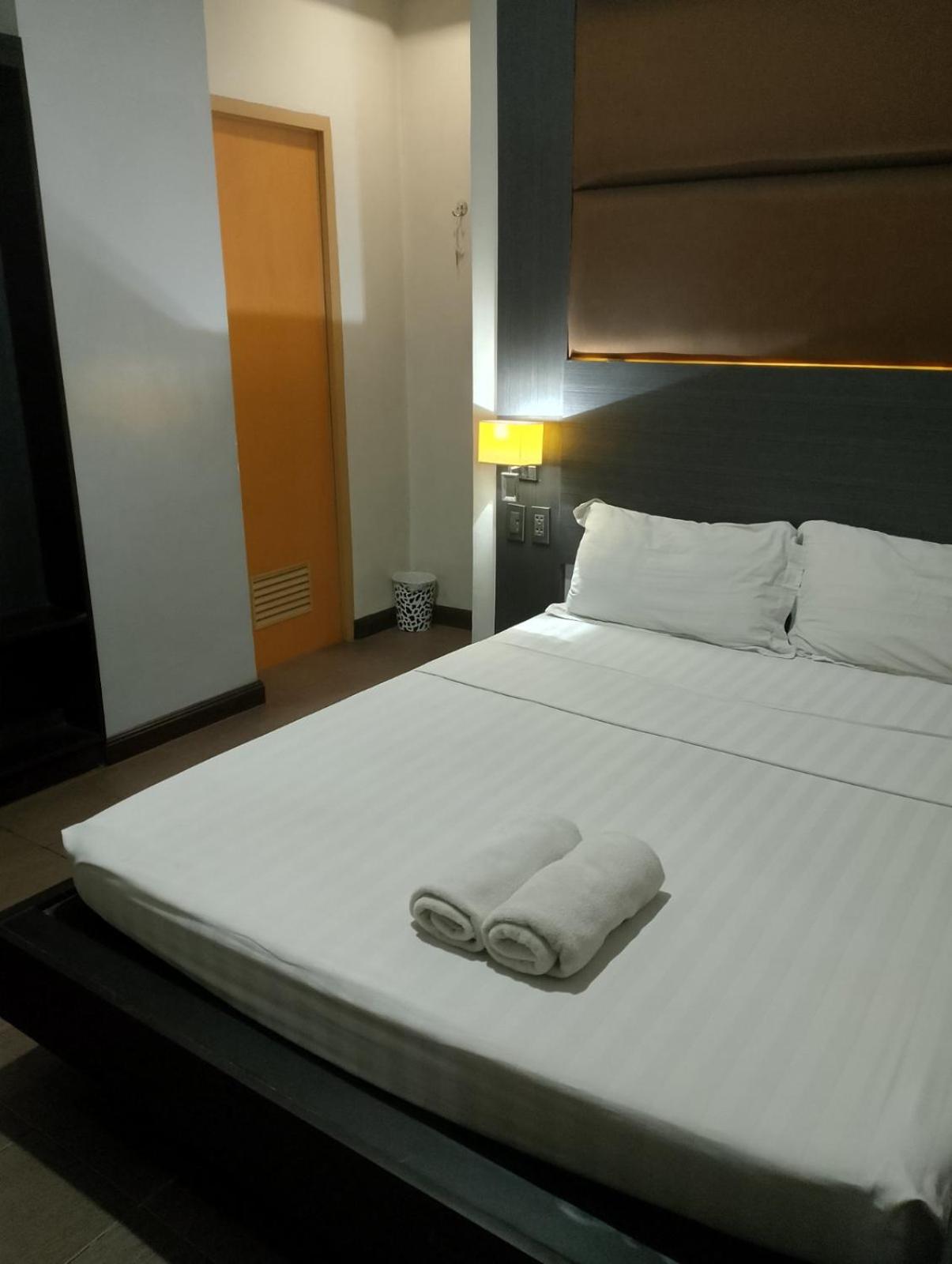 Budget Double Room - Photo 2