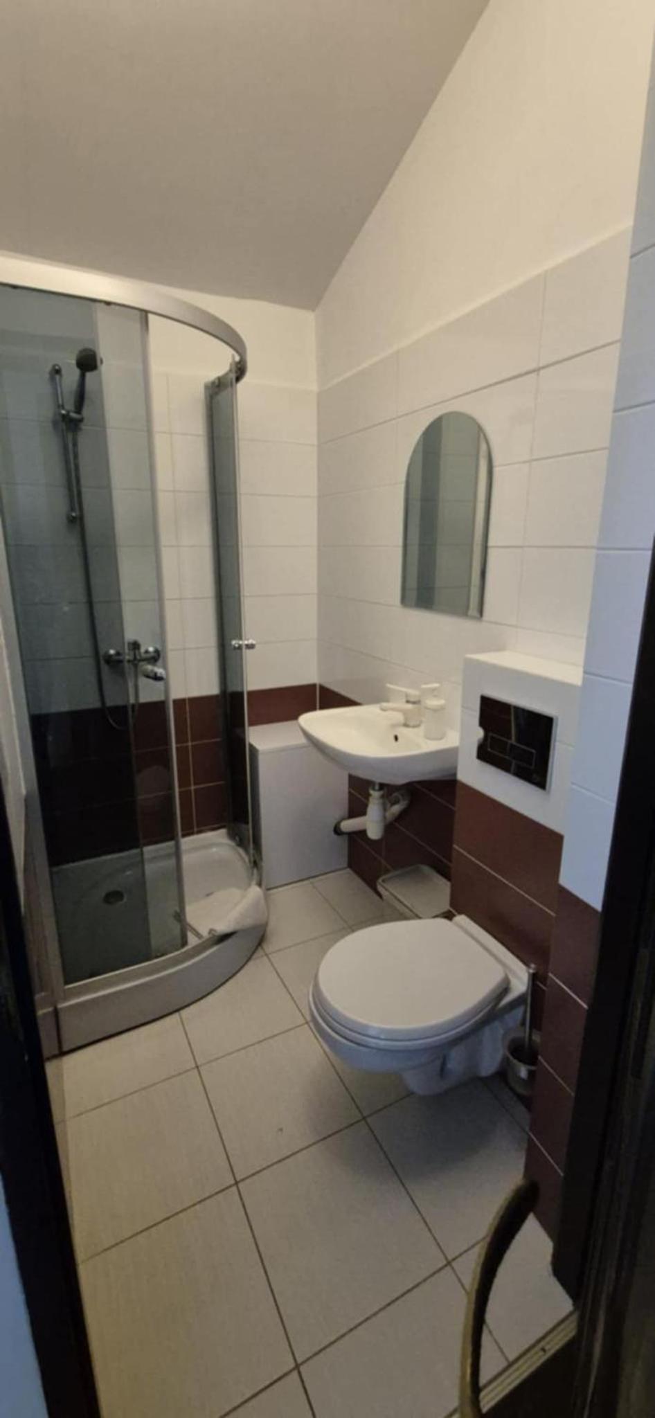 Small Single Room photo 2