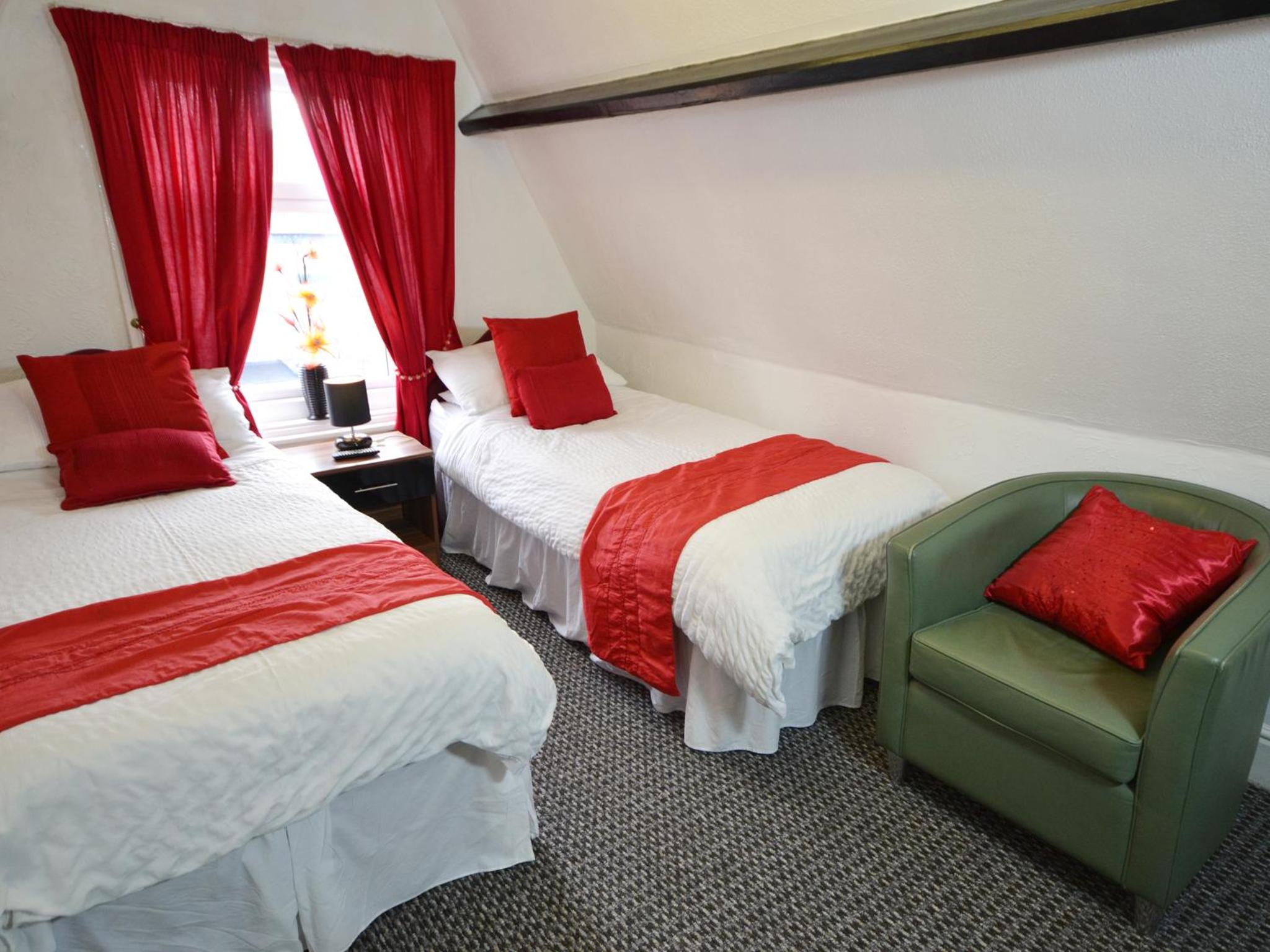 Twin Room with Private Bathroom