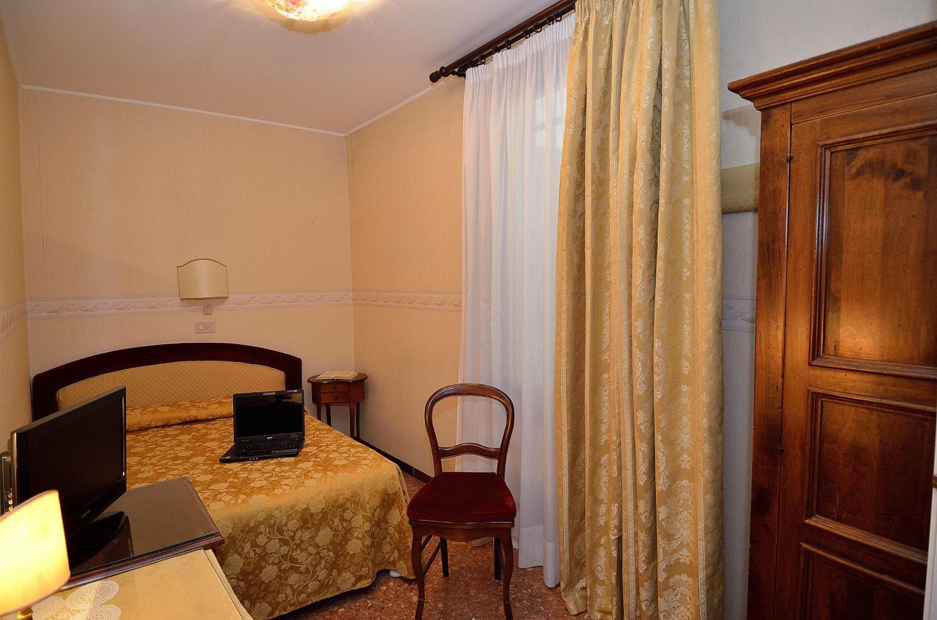 Single Room photo 1