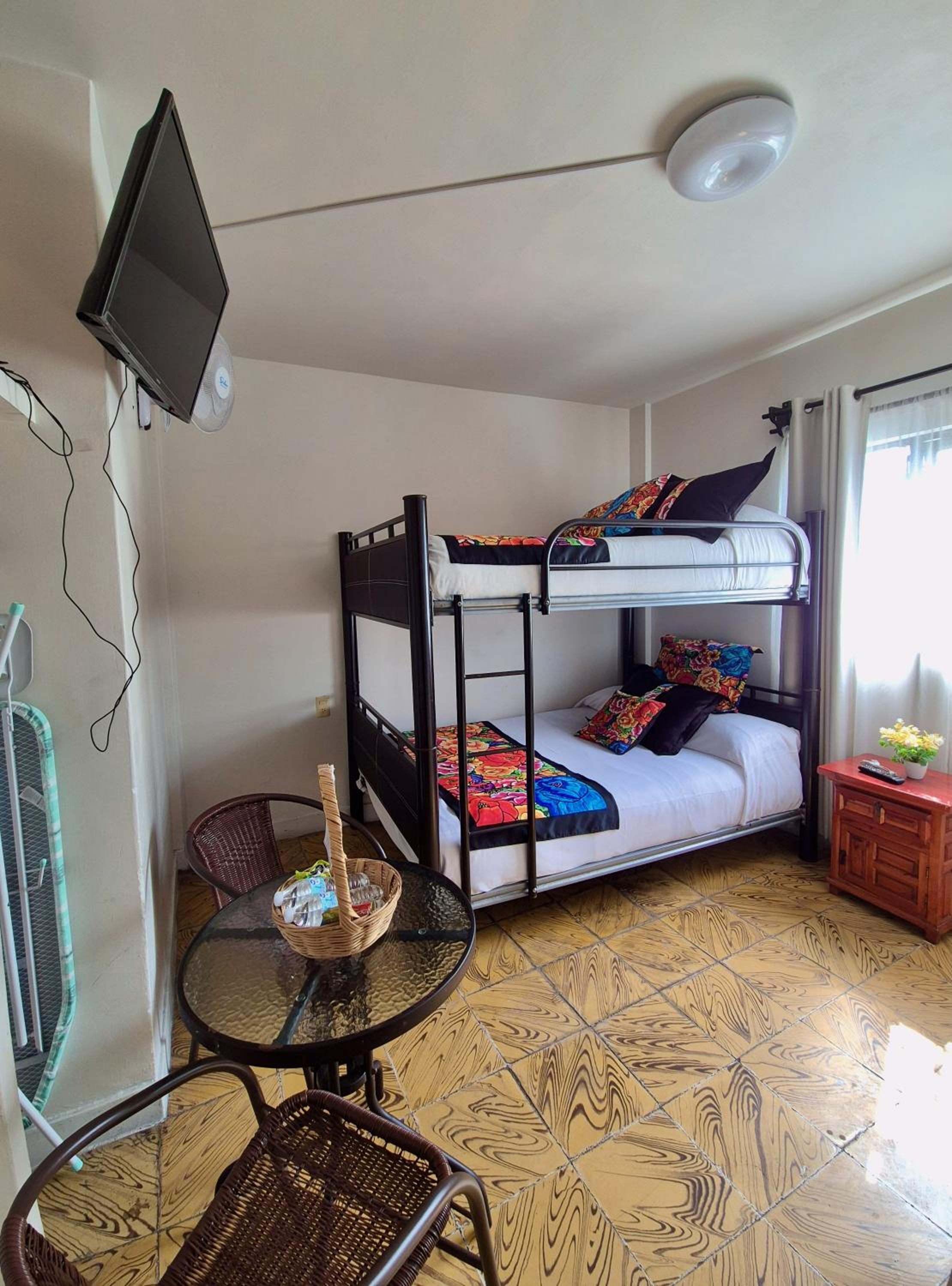Twin Room - Photo 2