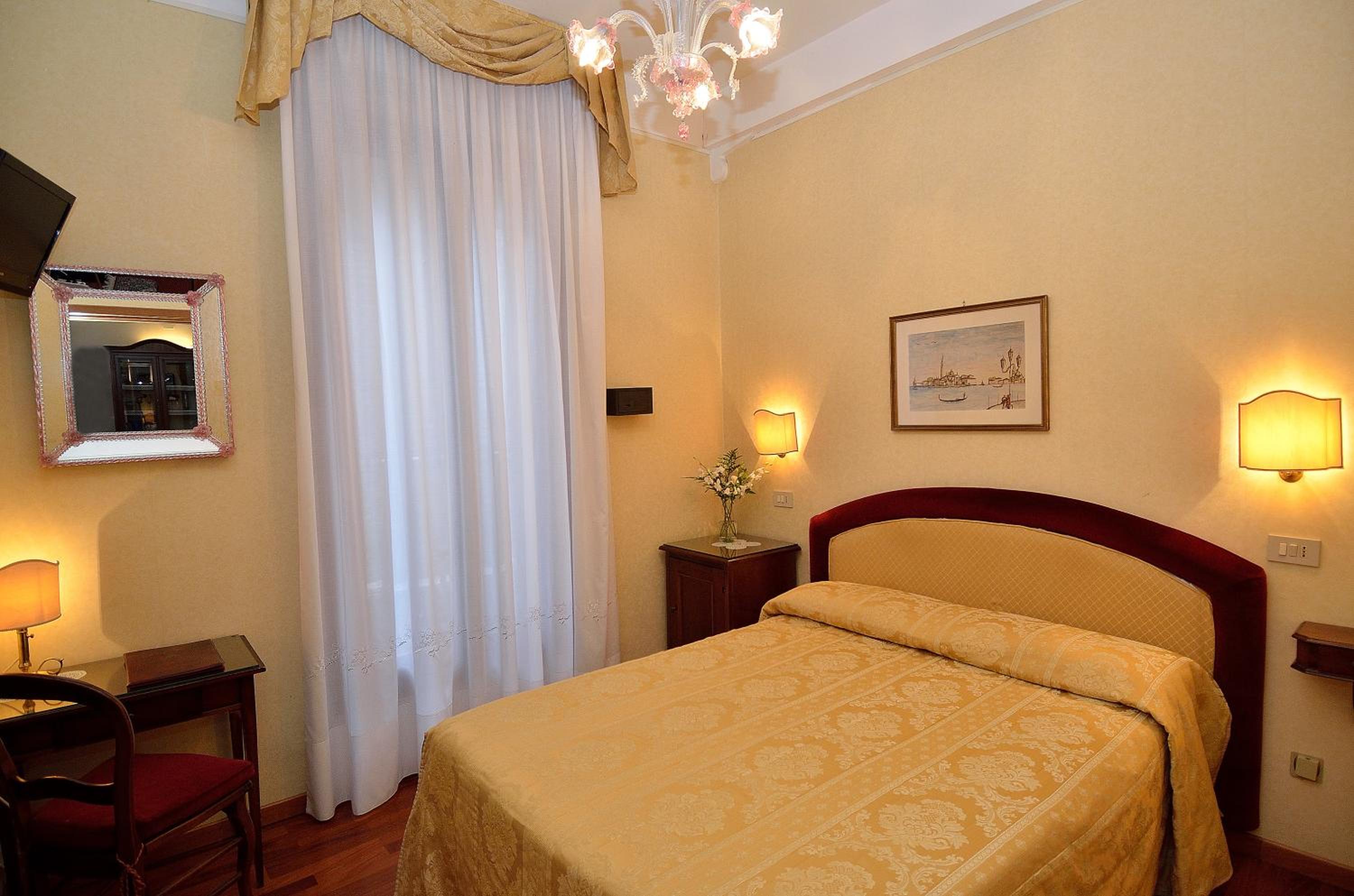 Economy Double Room photo 1