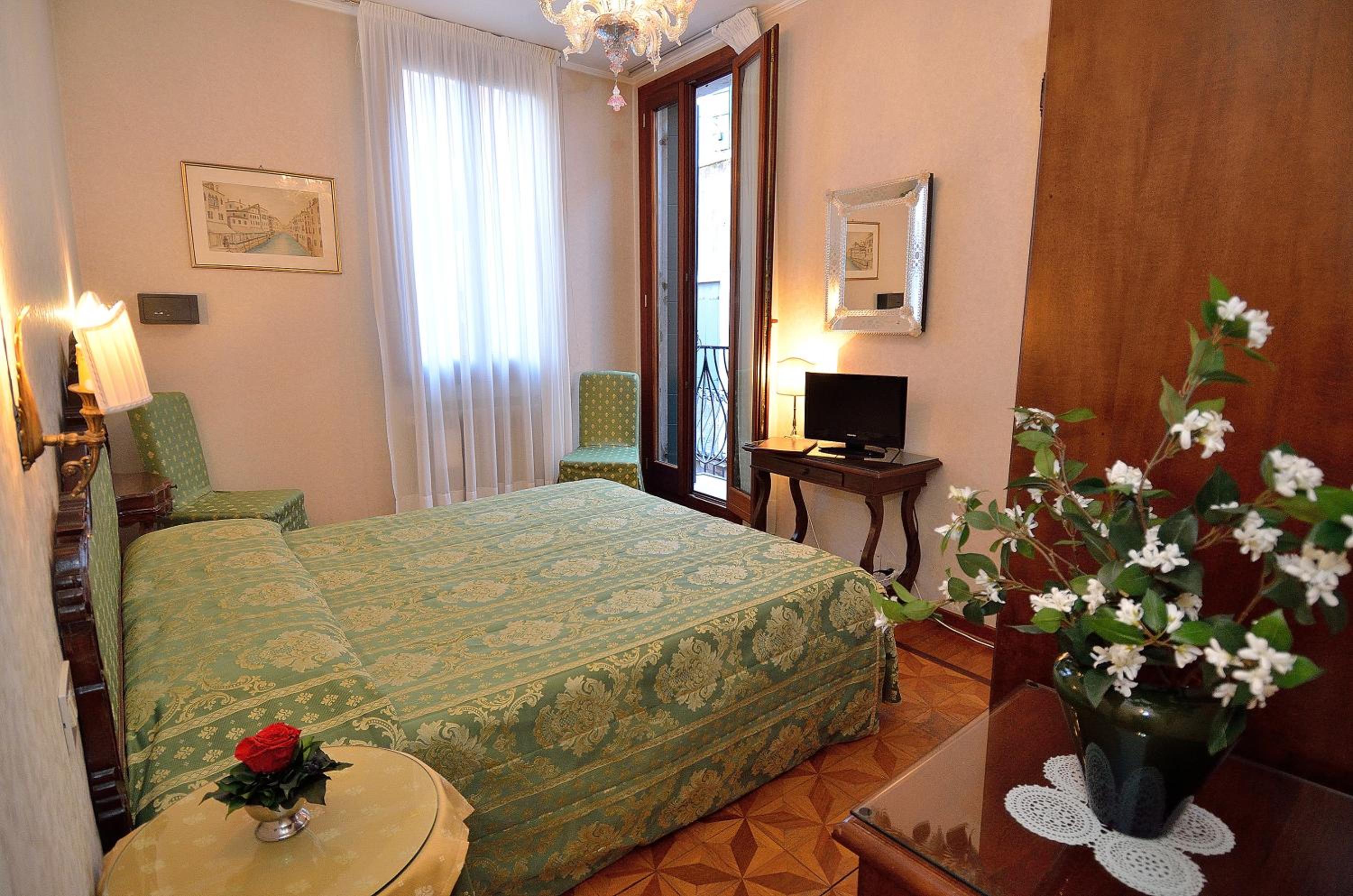 Double or Twin Room photo 3