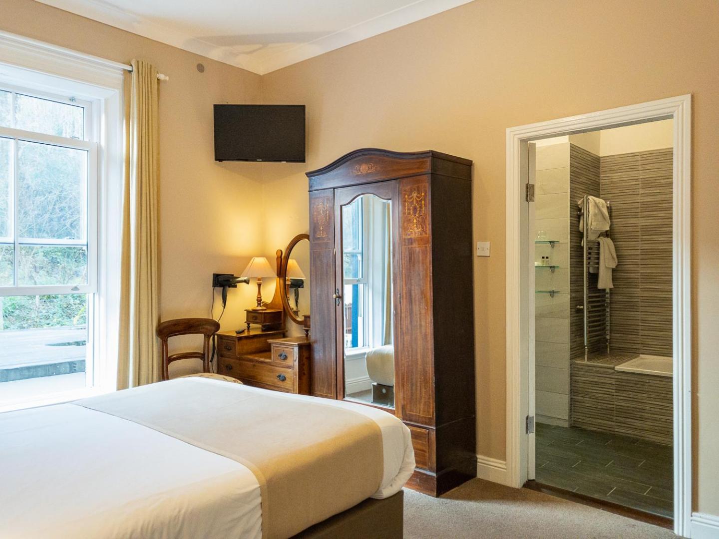 Double or Twin Room with No-Sea View