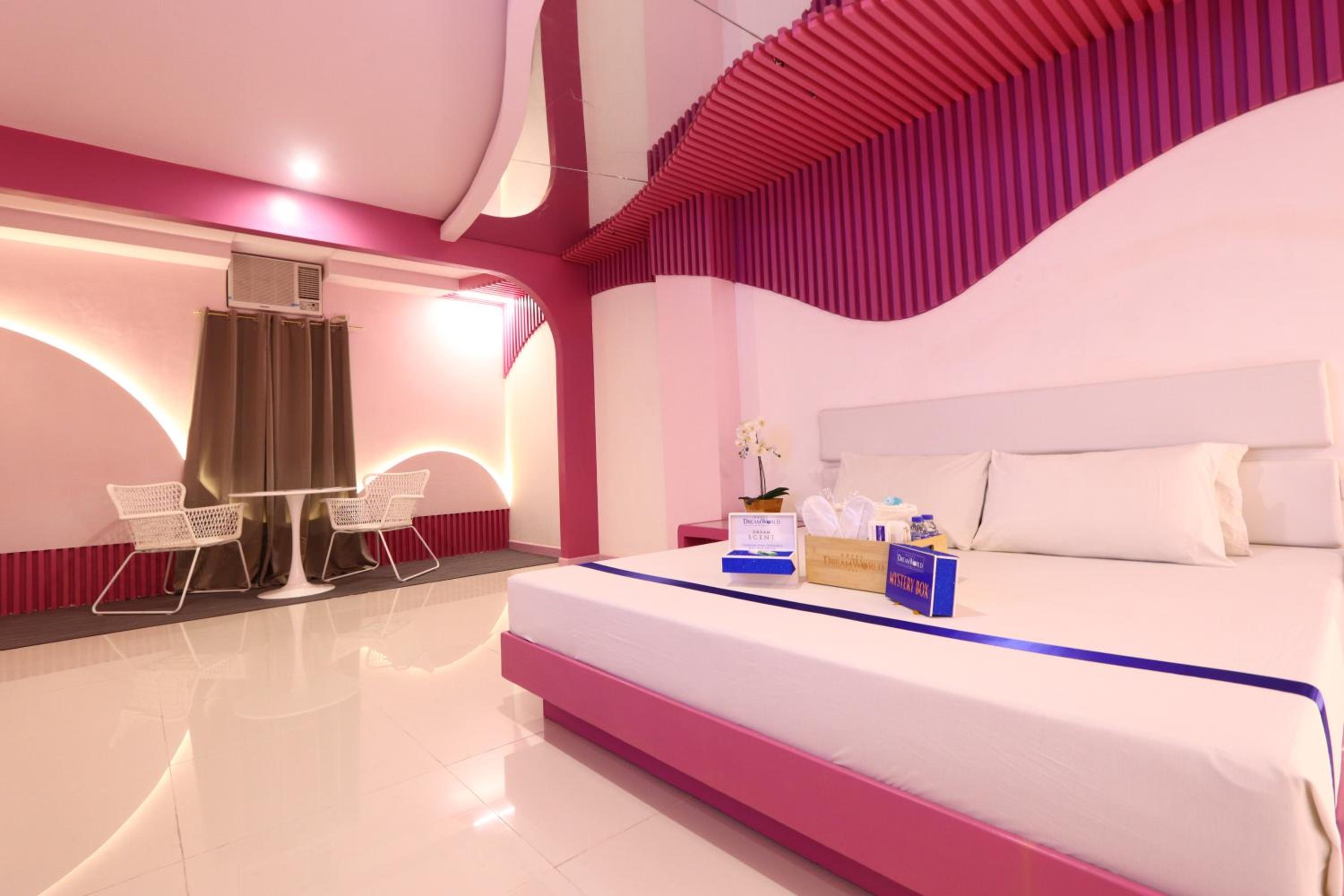 Deluxe Queen Room
