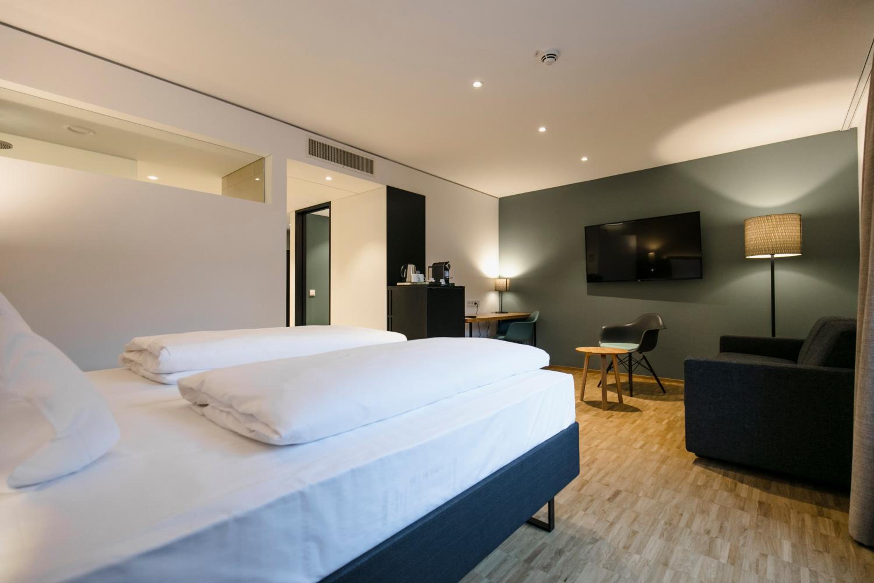 Suite - Photo 7