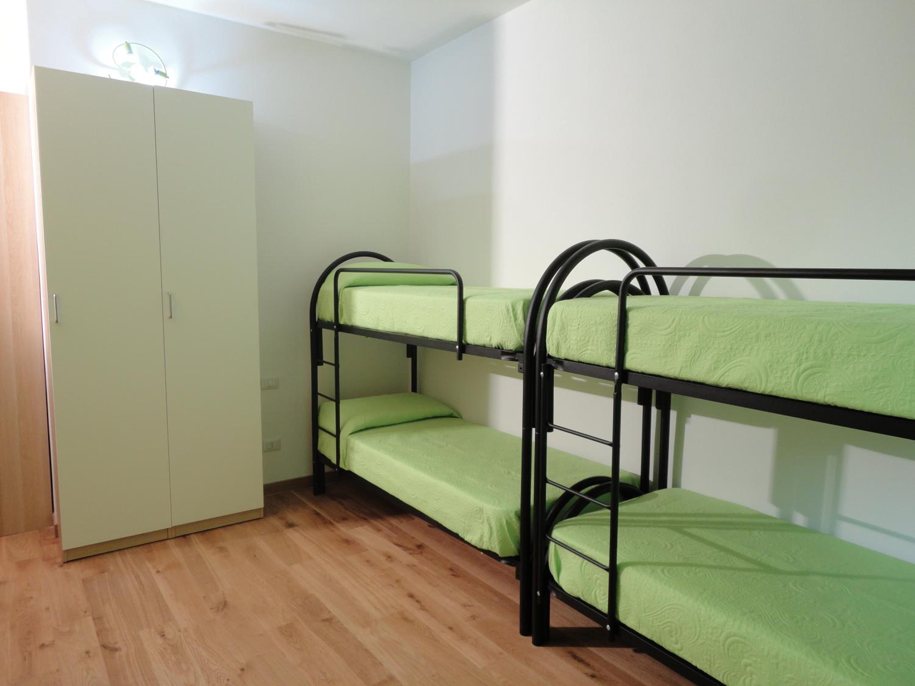 Twin Room with Private Bathroom photo 3