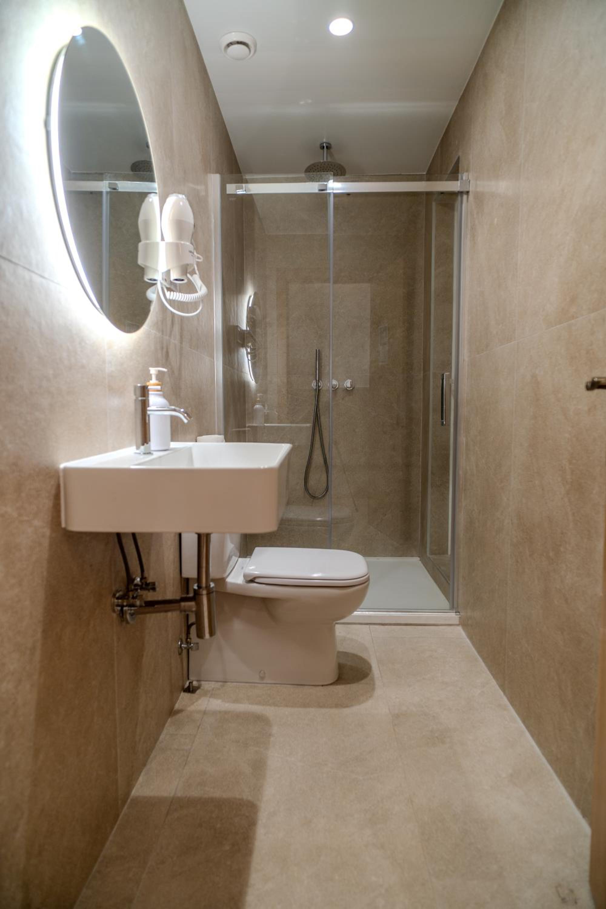 Double /Twin Room with External Private Bathroom  photo 2