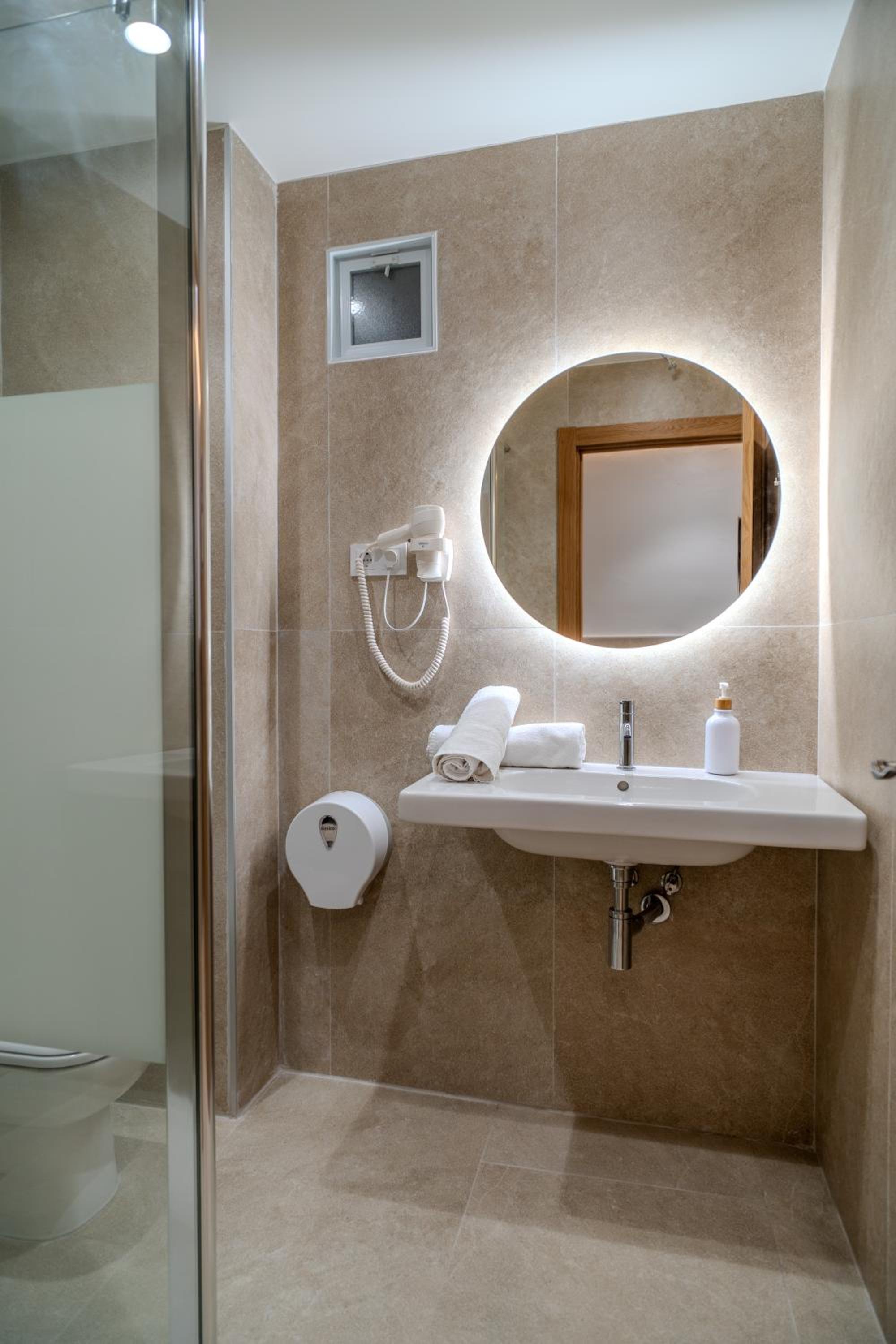 Double Room with External Private Bathroom photo 3