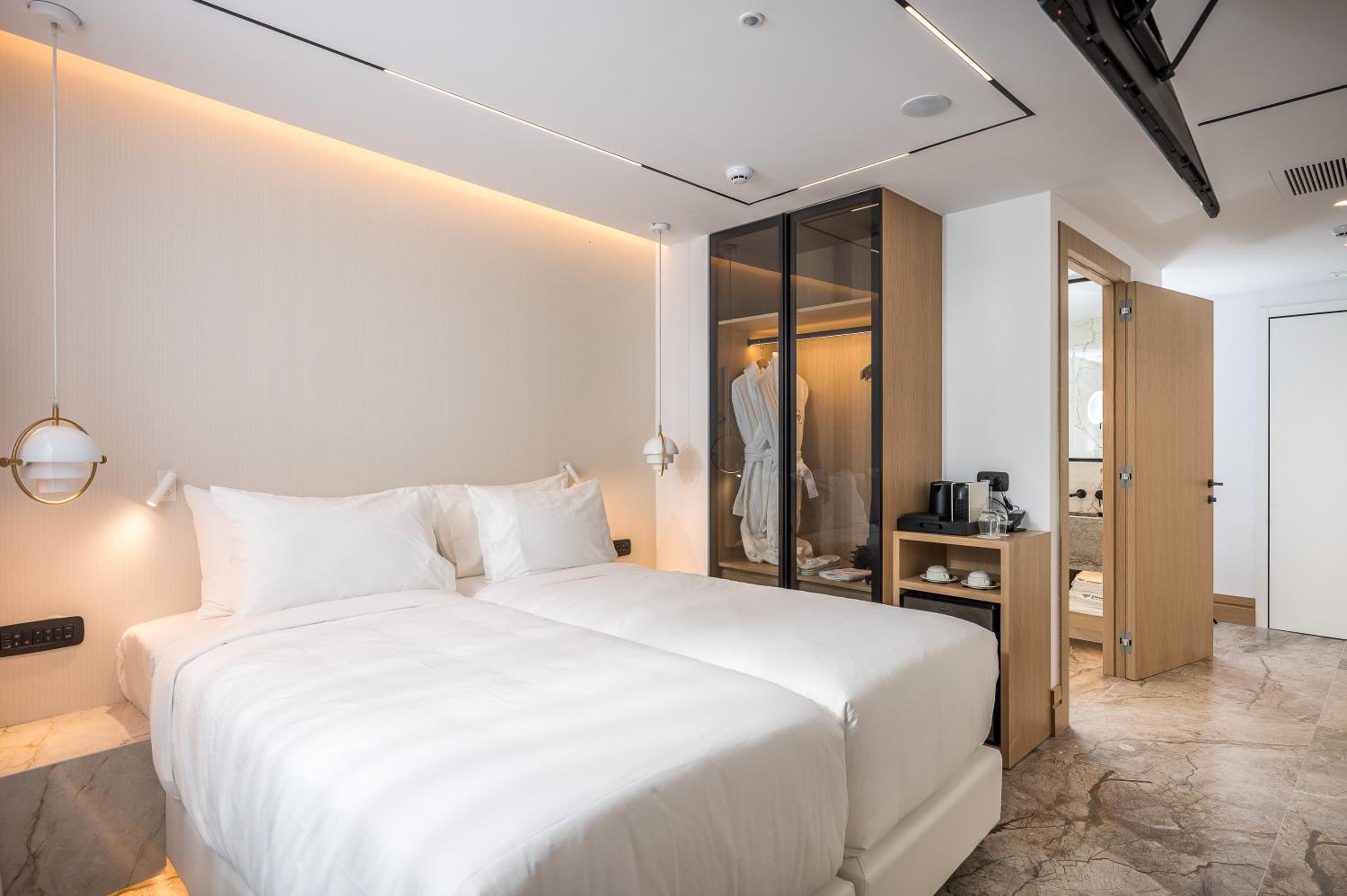 Essential Room - Photo 1