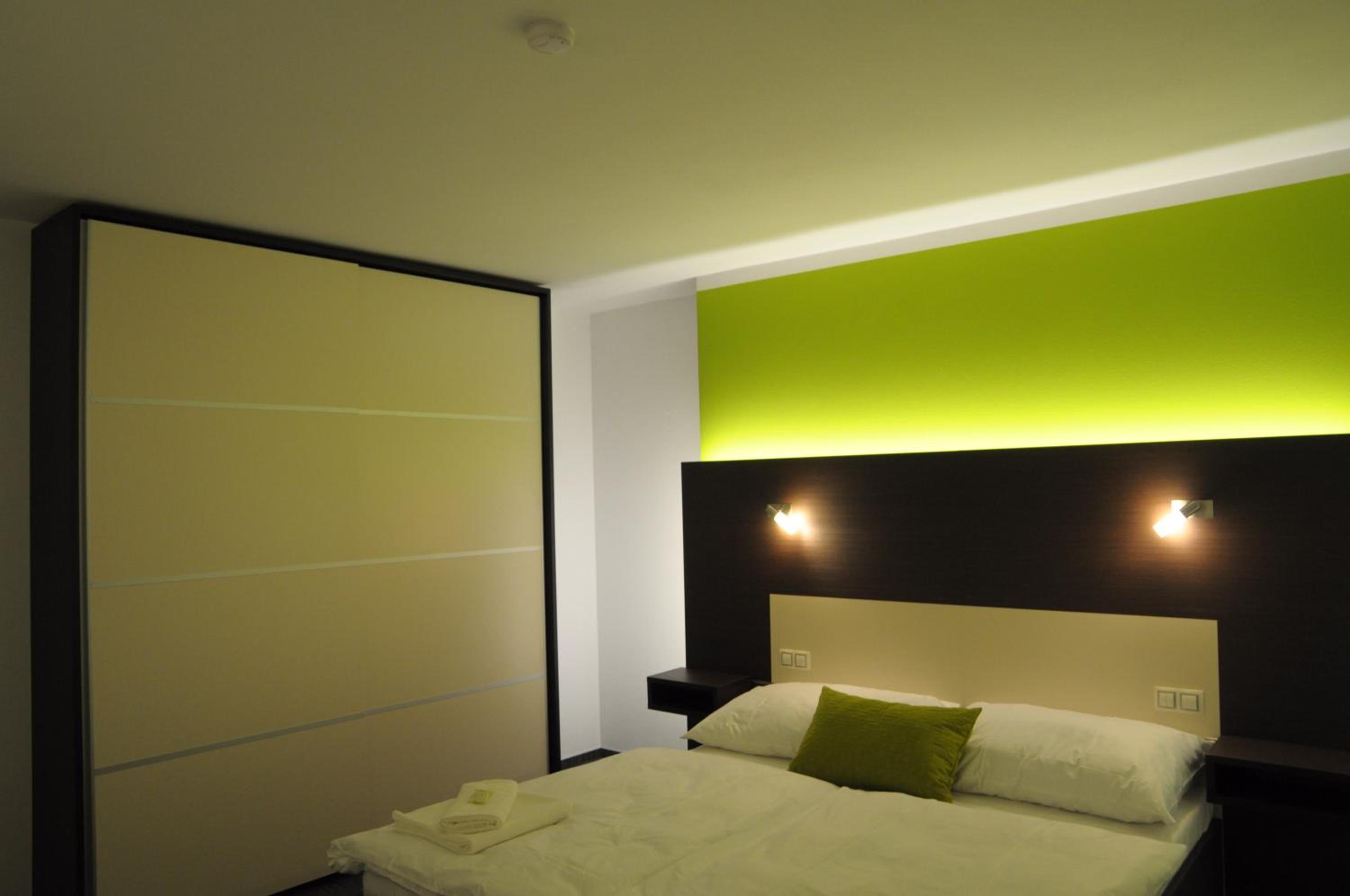 Twin Room - Photo 2