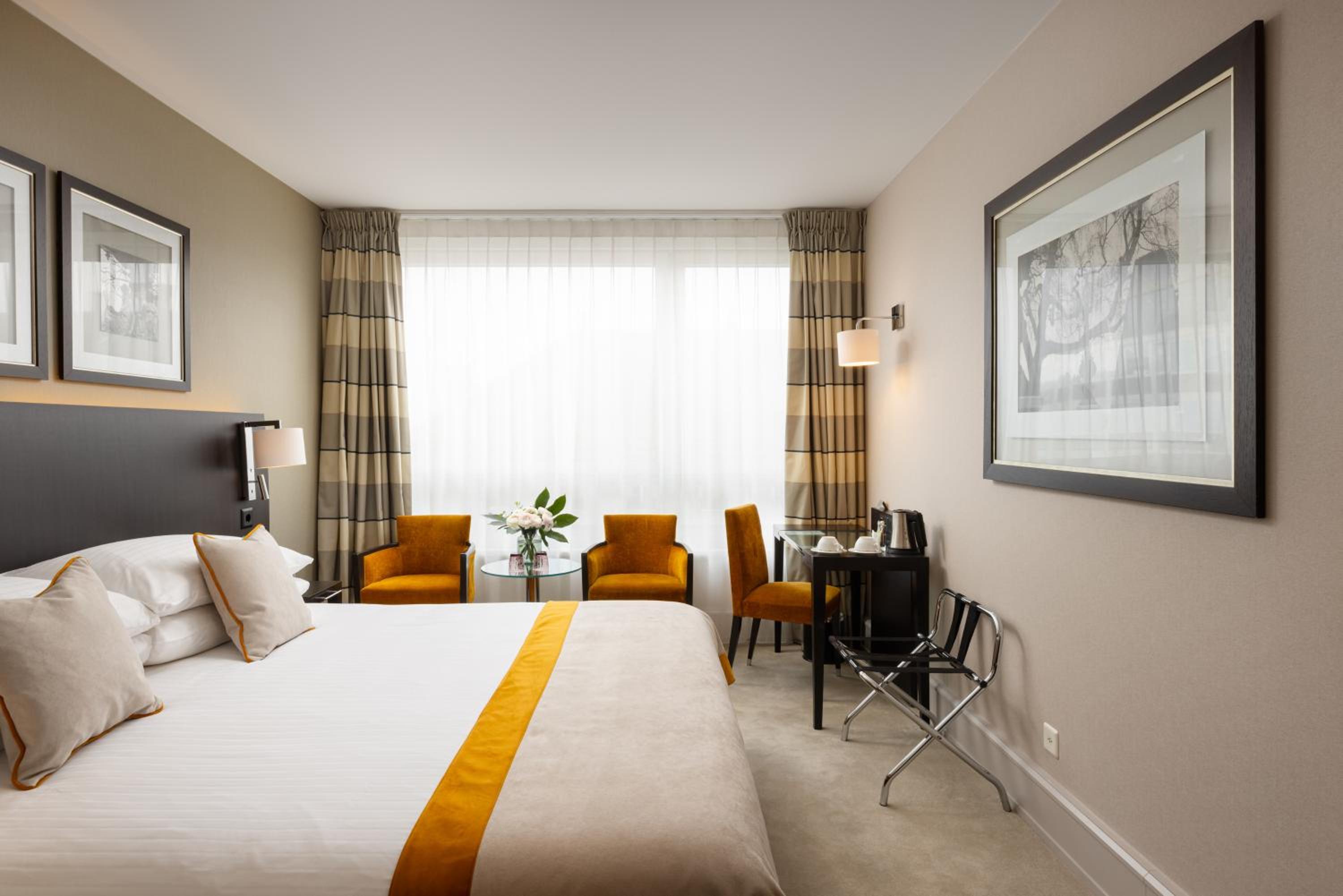 City Room thumbnail 6