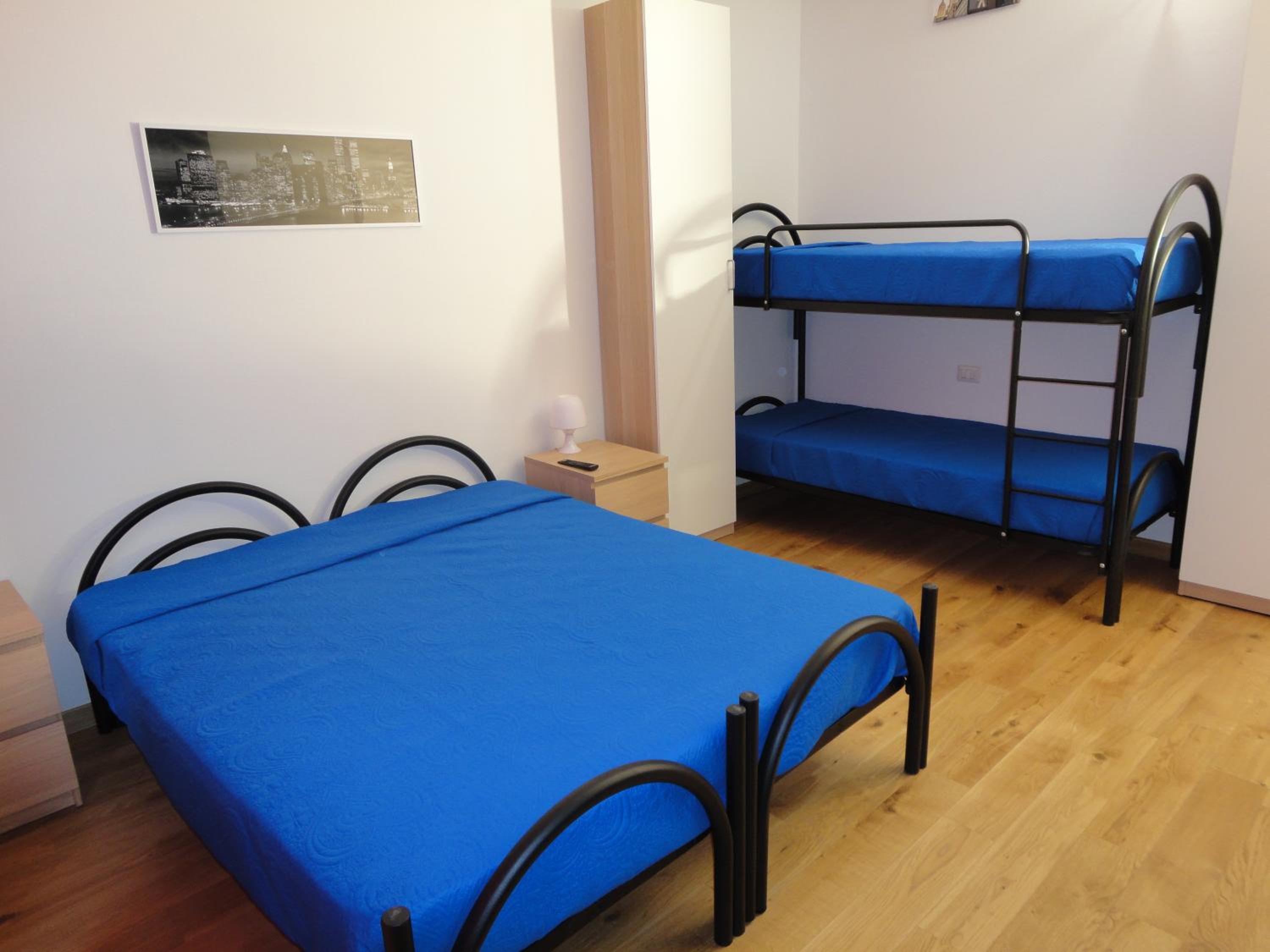 Quadruple Room with Private Bathroom photo 2