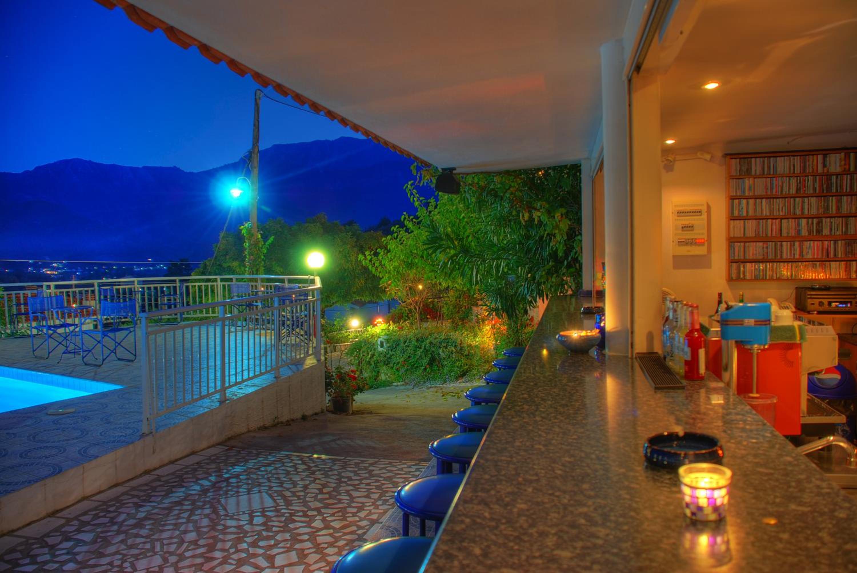 Family Room with Side Sea View photo 2