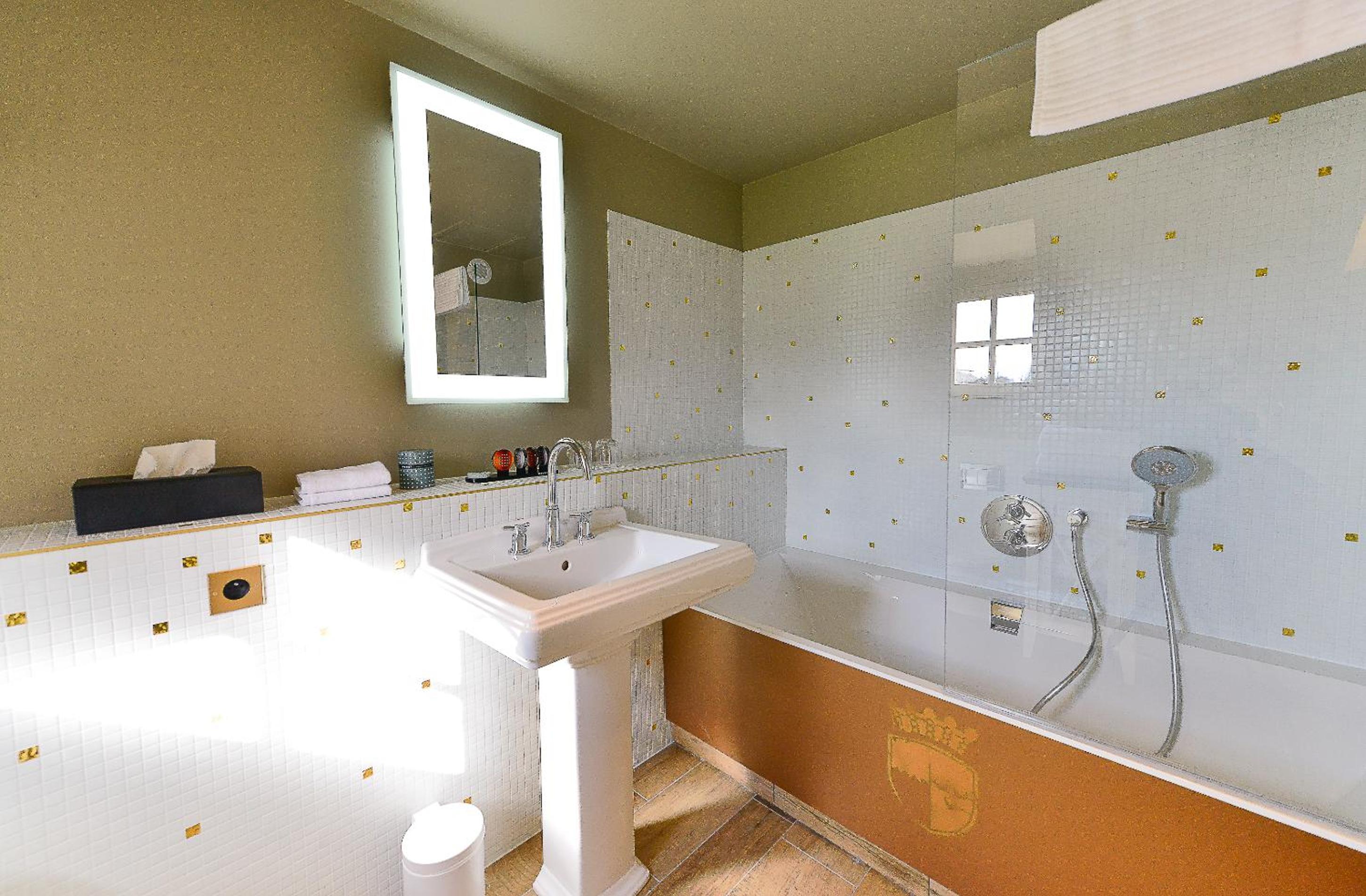 Traditional Double Room with One Double Bed and 2 Adults Occupancy (Non Smoking) photo 3