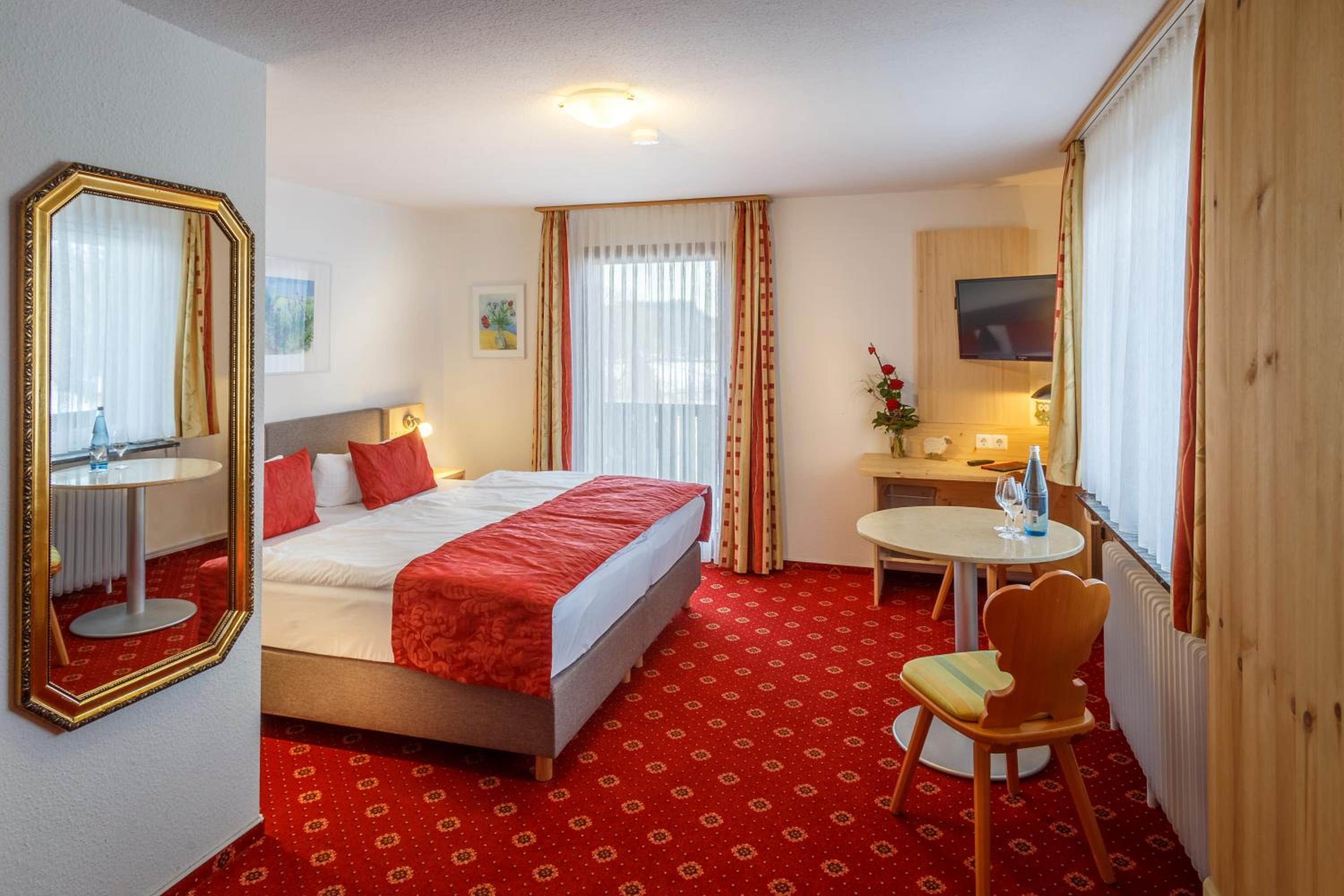 Premium Double Room with Balcony/Terrace, Panoramic or Garden View  - Photo 3