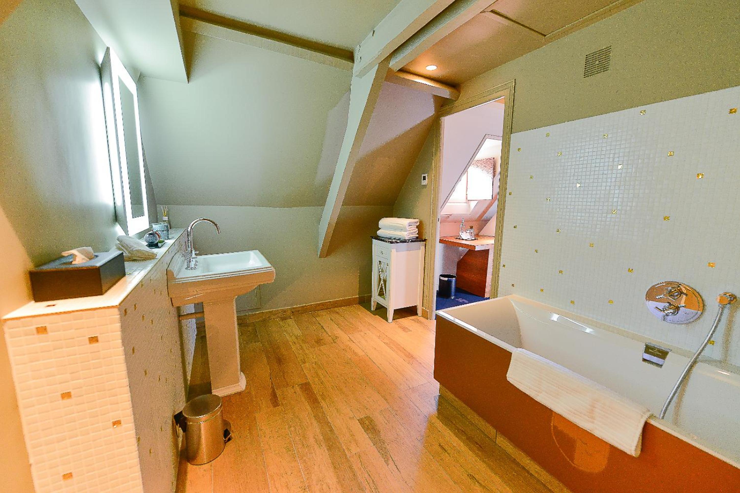 Suite (Non Smoking) photo 3
