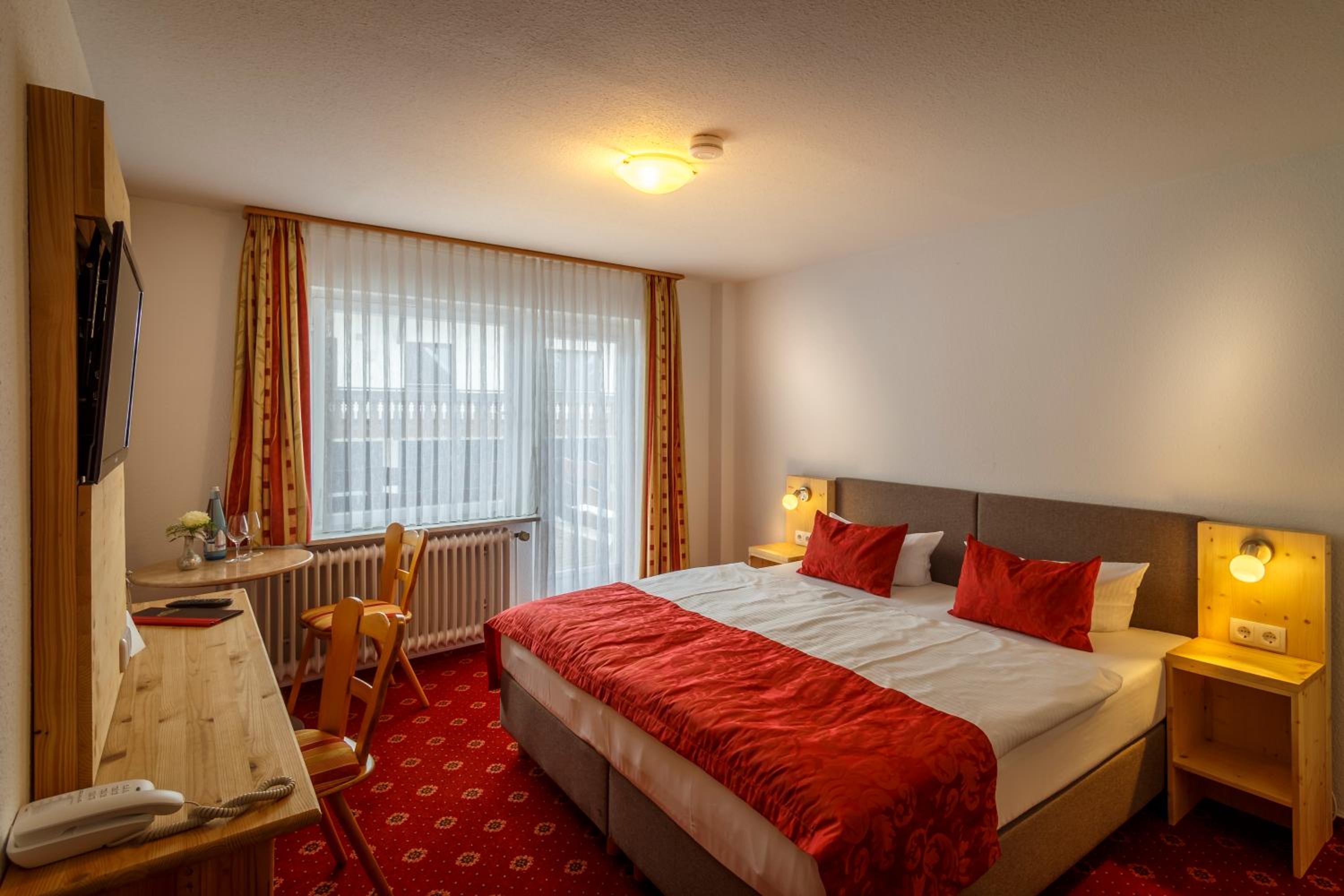 Premium Double Room with Balcony/Terrace, Panoramic or Garden View  - Photo 4